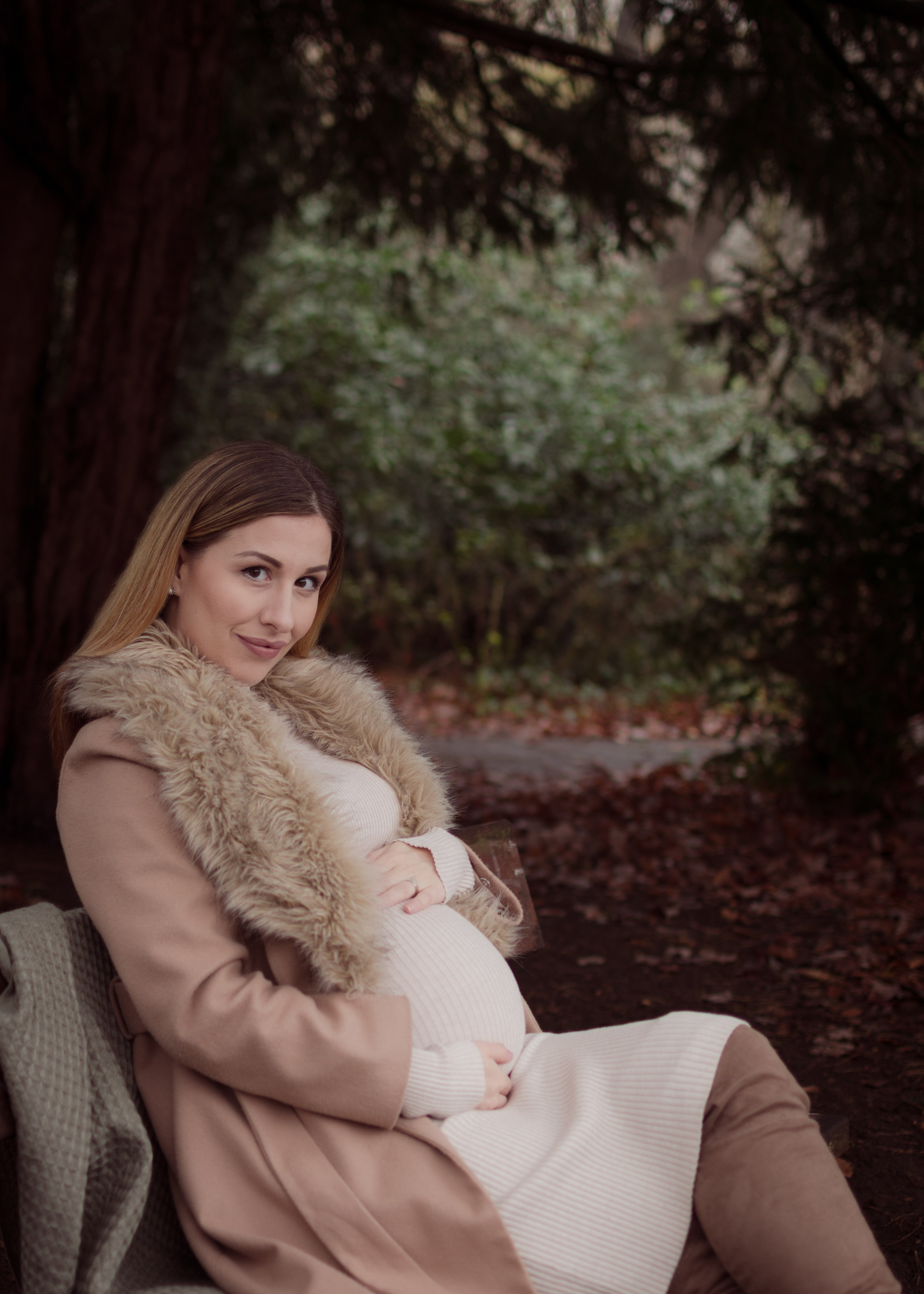 Hayley. Maternity Newborn and Family photographer Hamburg Claire Hambley