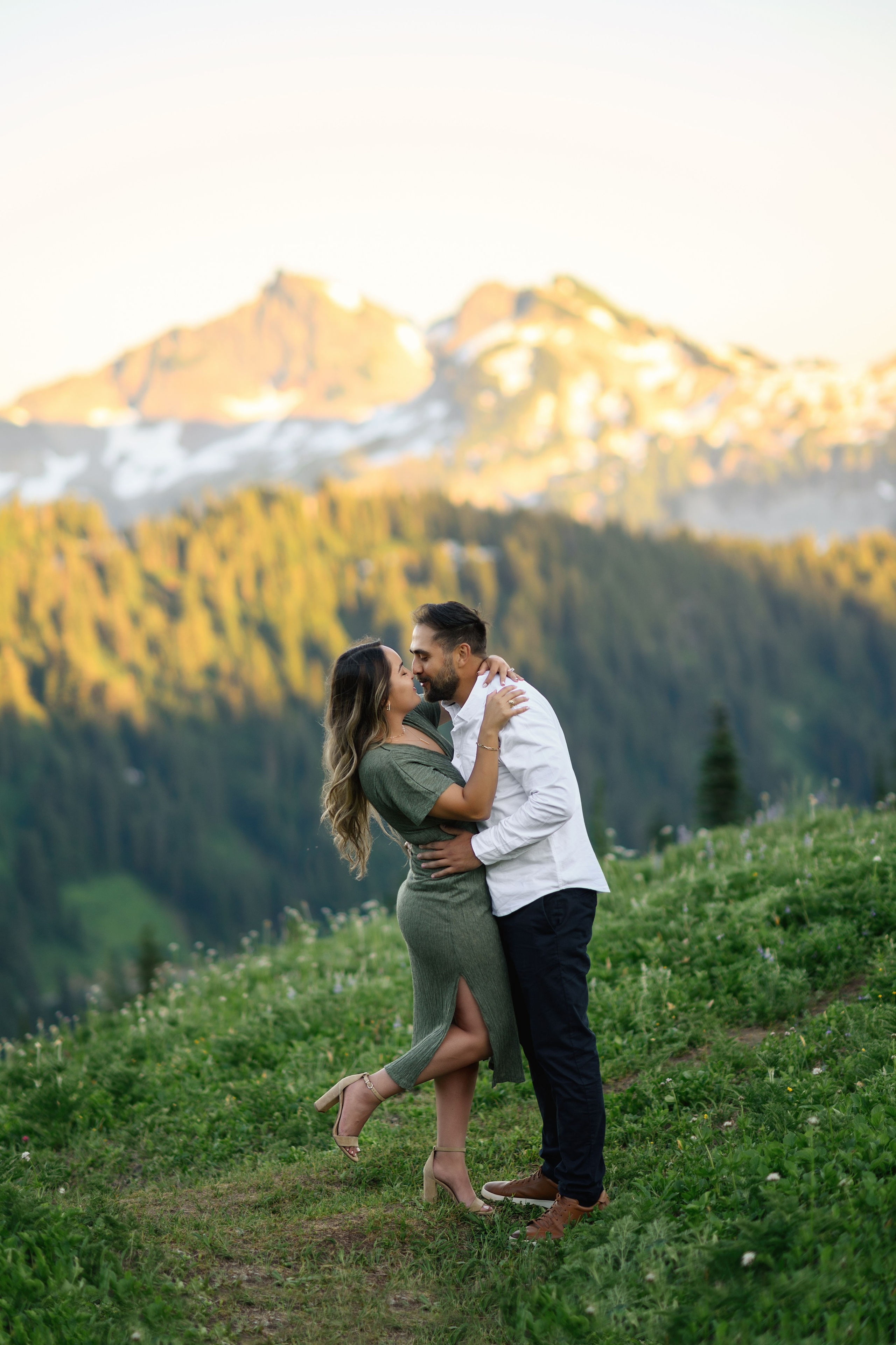 Aracely & Luis. Wedding & family photography in Seattle area. Helen Michelle photographer