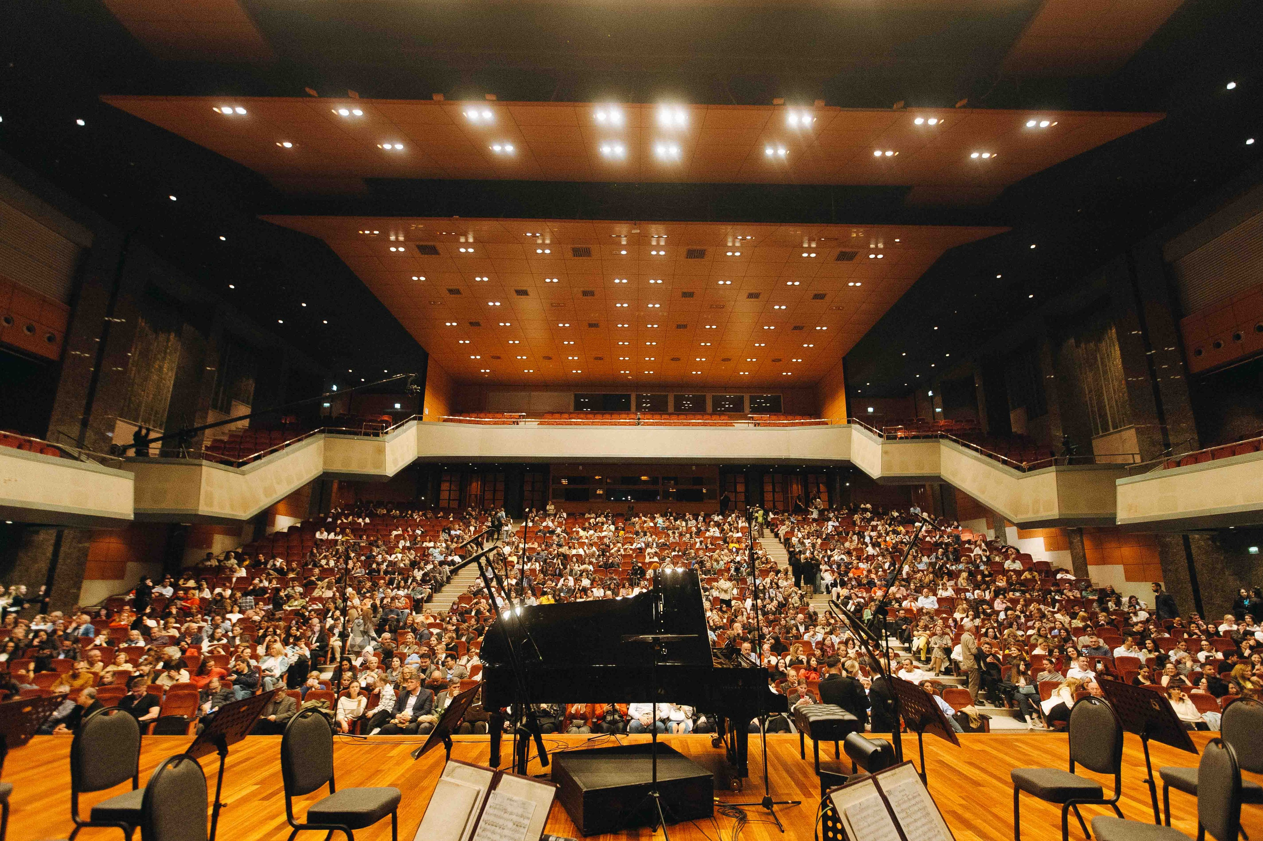 The Tchaikovsky Academic Grand Symphony Orchestra in Istanbul. Wedding&Event photographer Ismail Rzayev in Baku