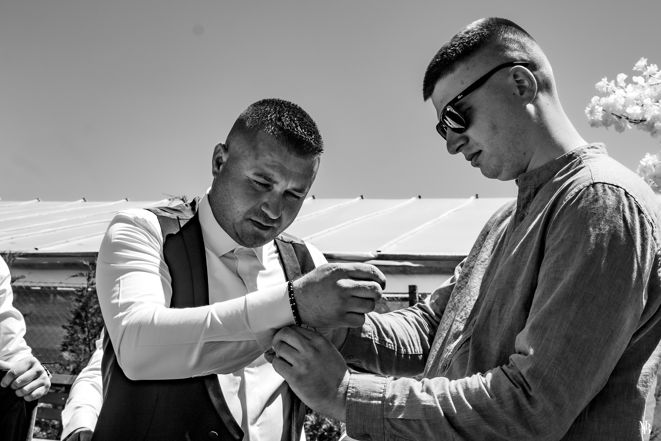 Cristina și Angelica. MBT STUDIO