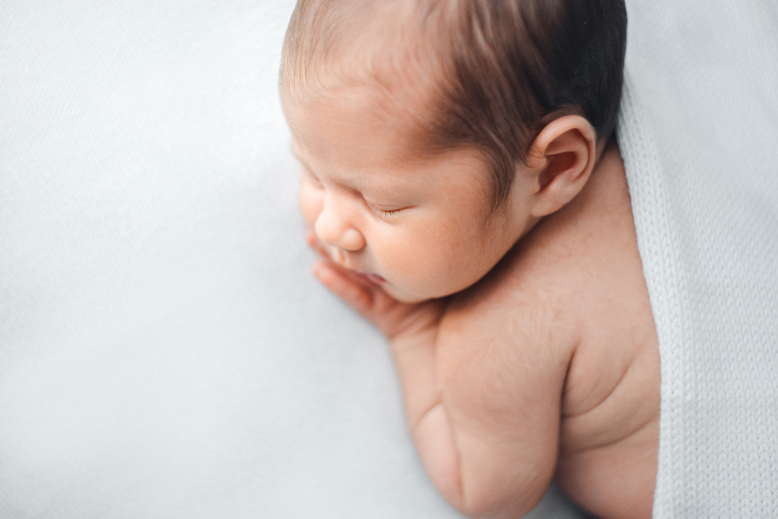 Newborn 2025. Svitlana Miahka fotografa a Genova