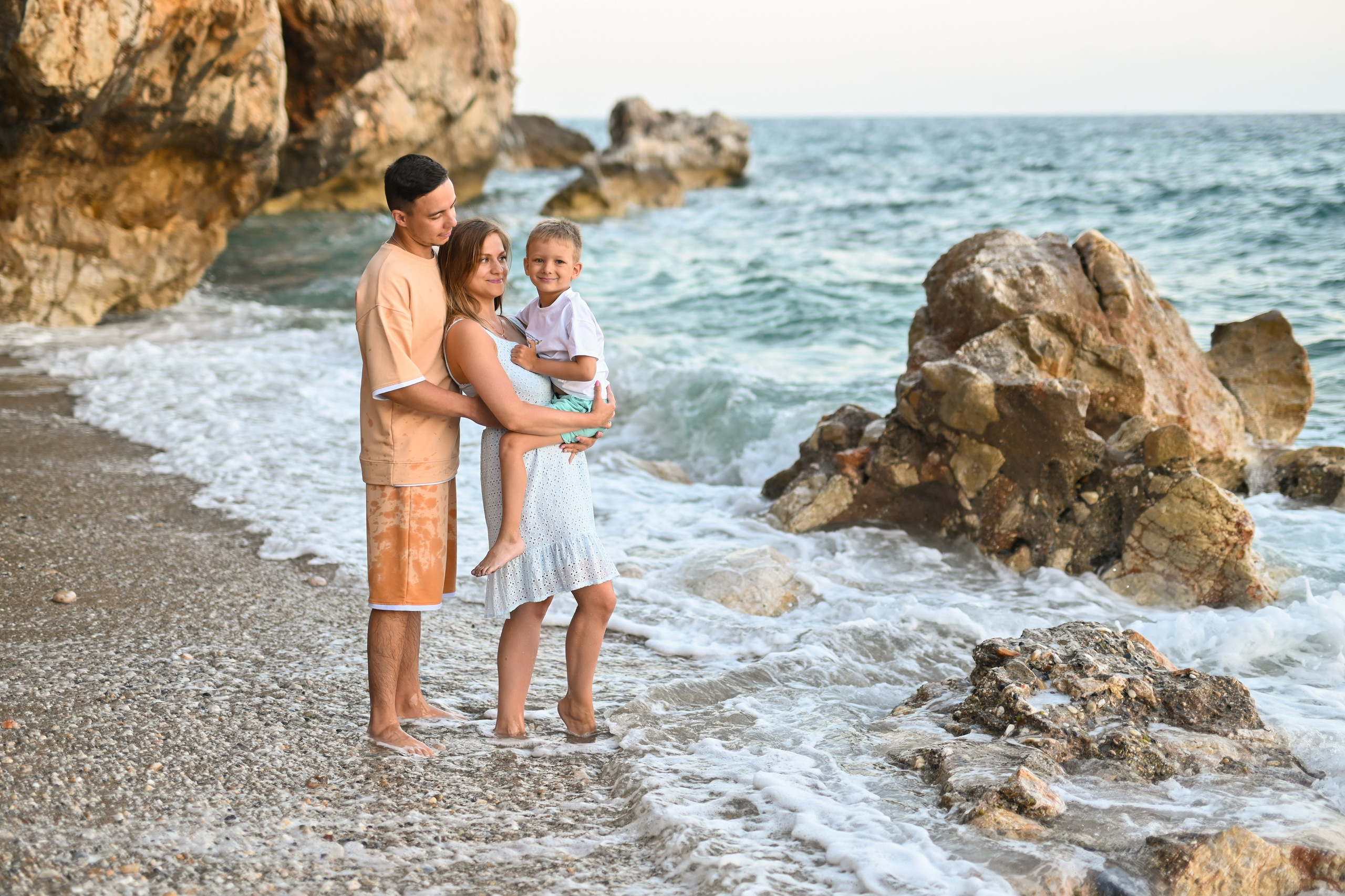 Семейные съемки на диком пляже в Конаклы. Photographer in Alanya, Side, Manavgat. Türkiye