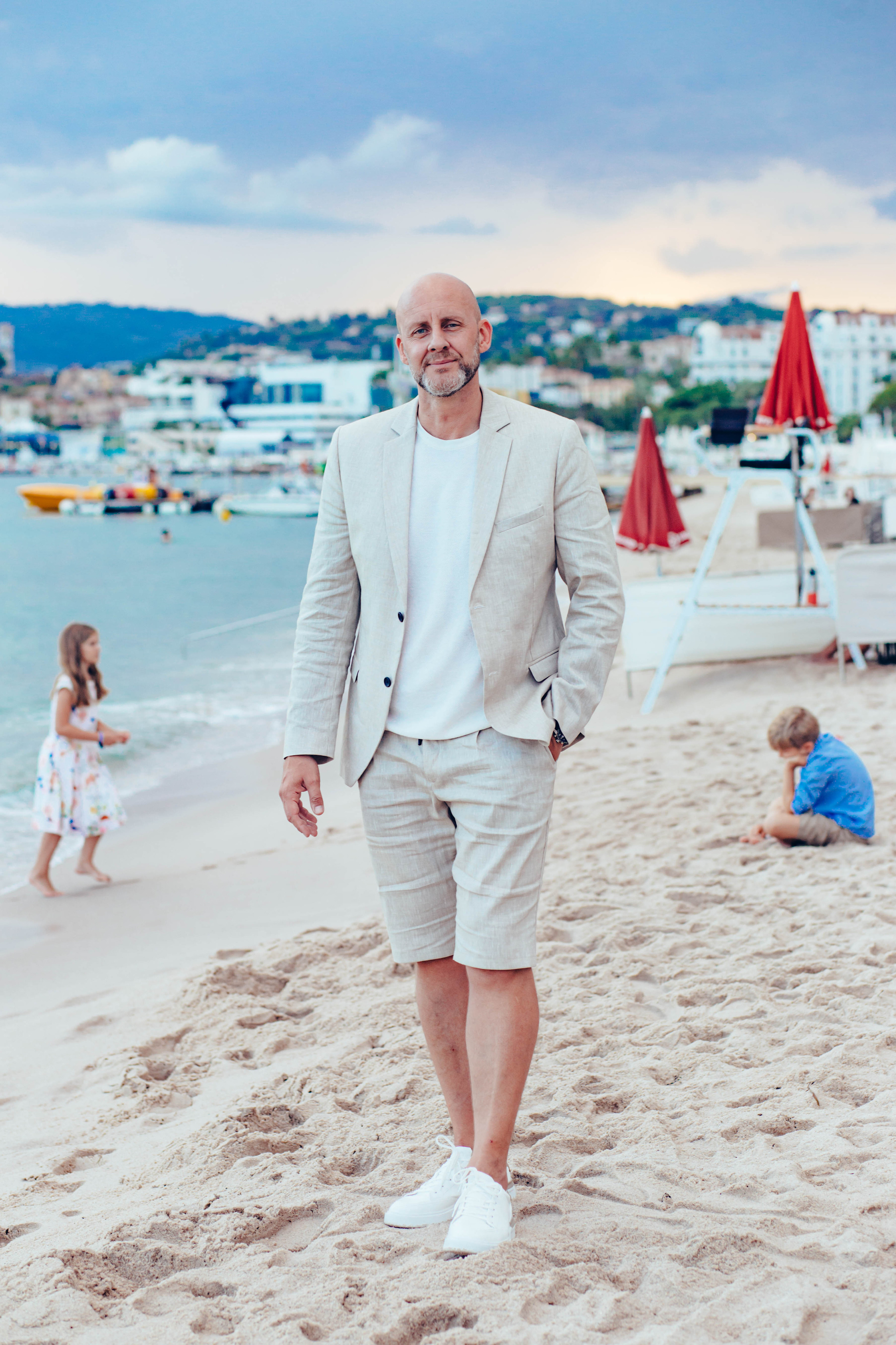 Jenna and André 09/2022. Portrait family photographer in Berlin Elena Zakh