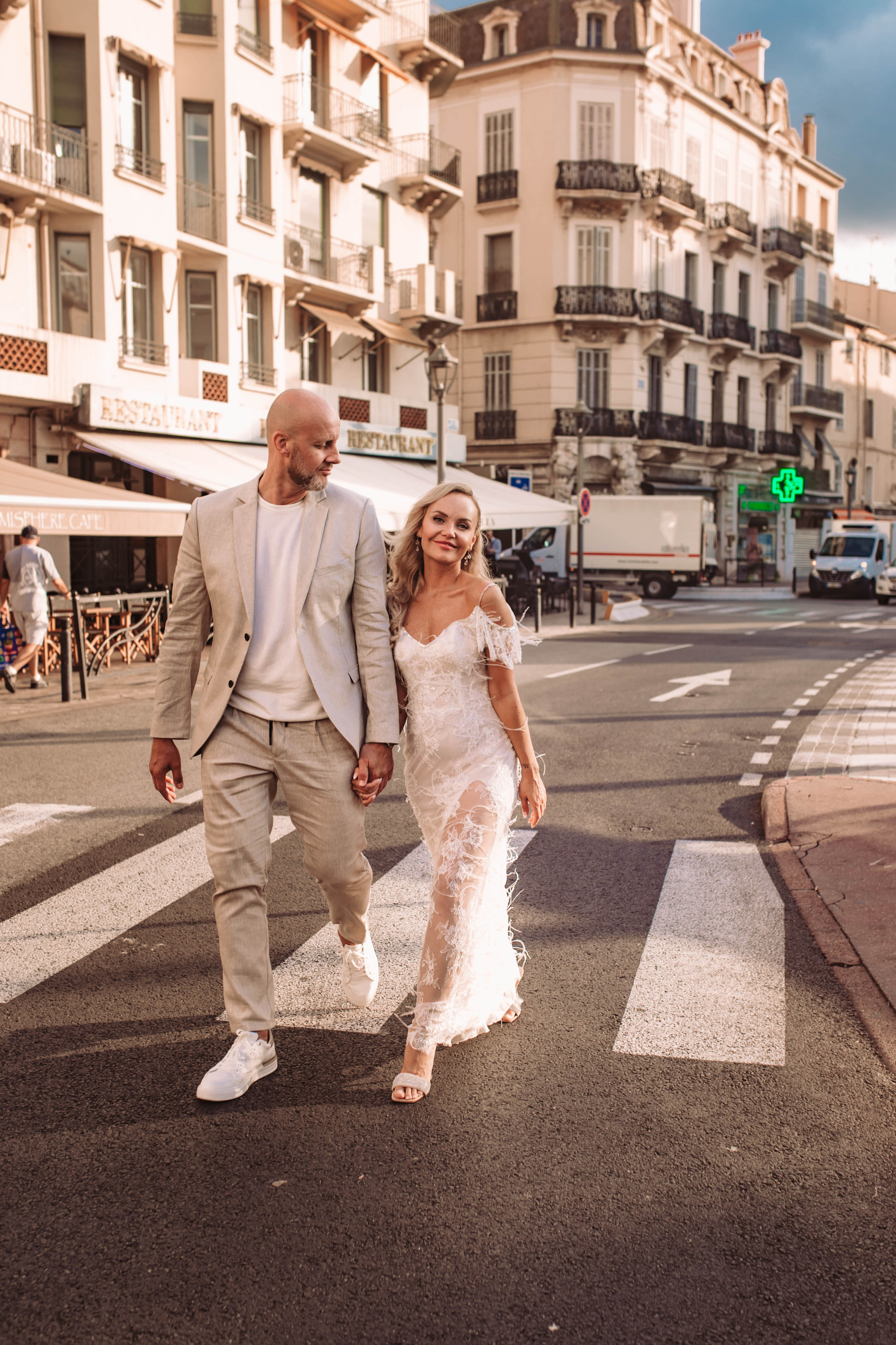 Jenna and André 09/2022. Portrait family photographer in Berlin Elena Zakh