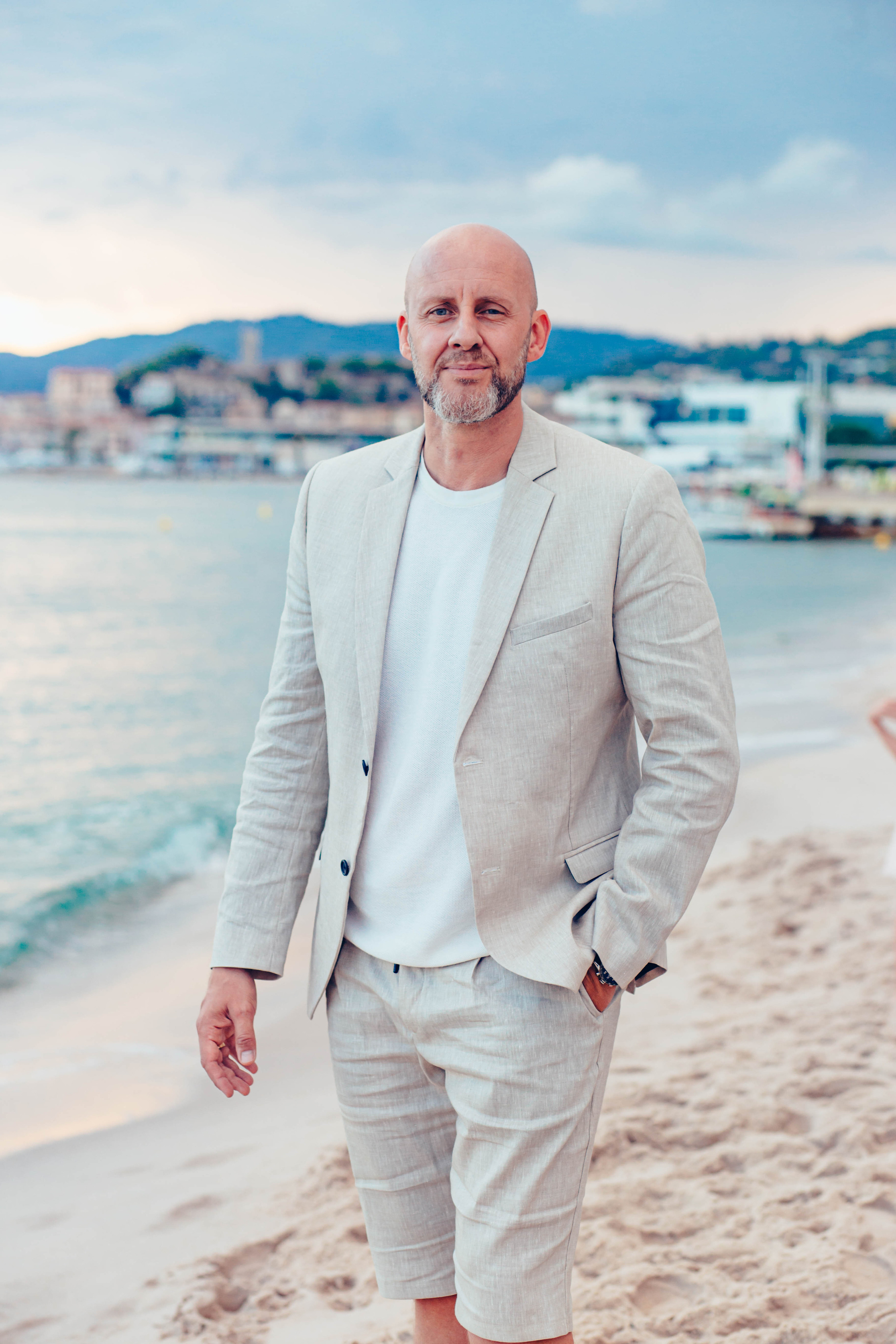 Jenna and André 09/2022. Portrait family photographer in Berlin Elena Zakh