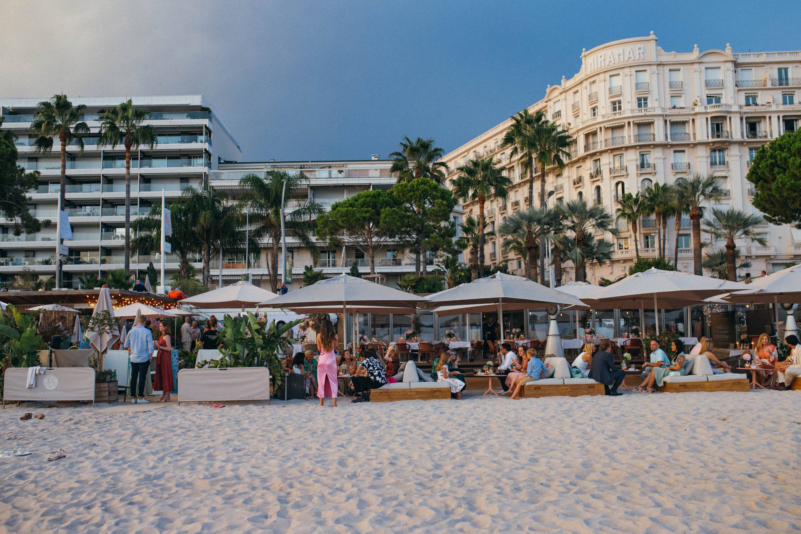 Jenna and André 09/2022. Portrait family photographer in Berlin Elena Zakh