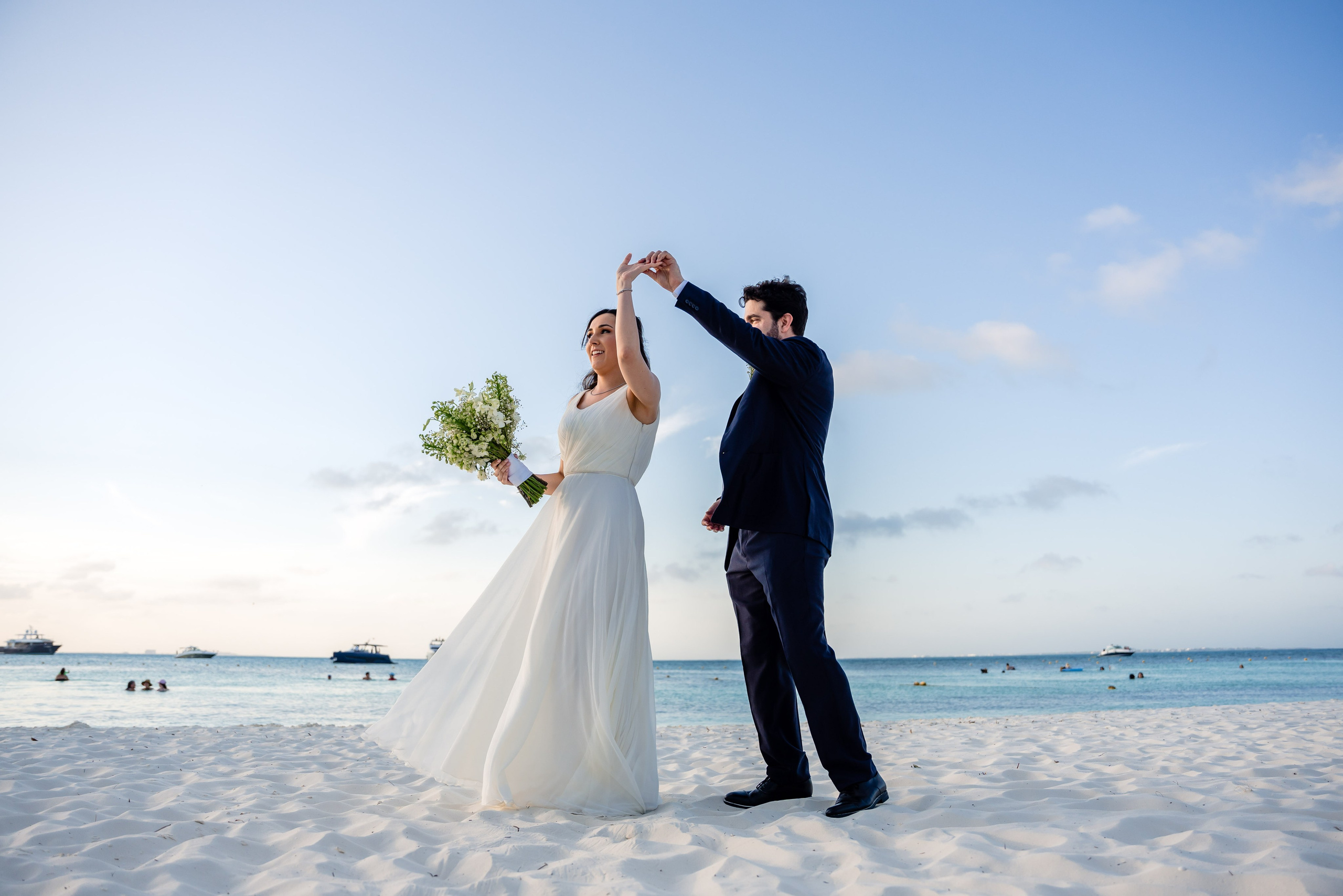 Wedding Photo Cancun. Alfredo Vazquez Wedding Films & Photography | Mexico & Destination Weddings