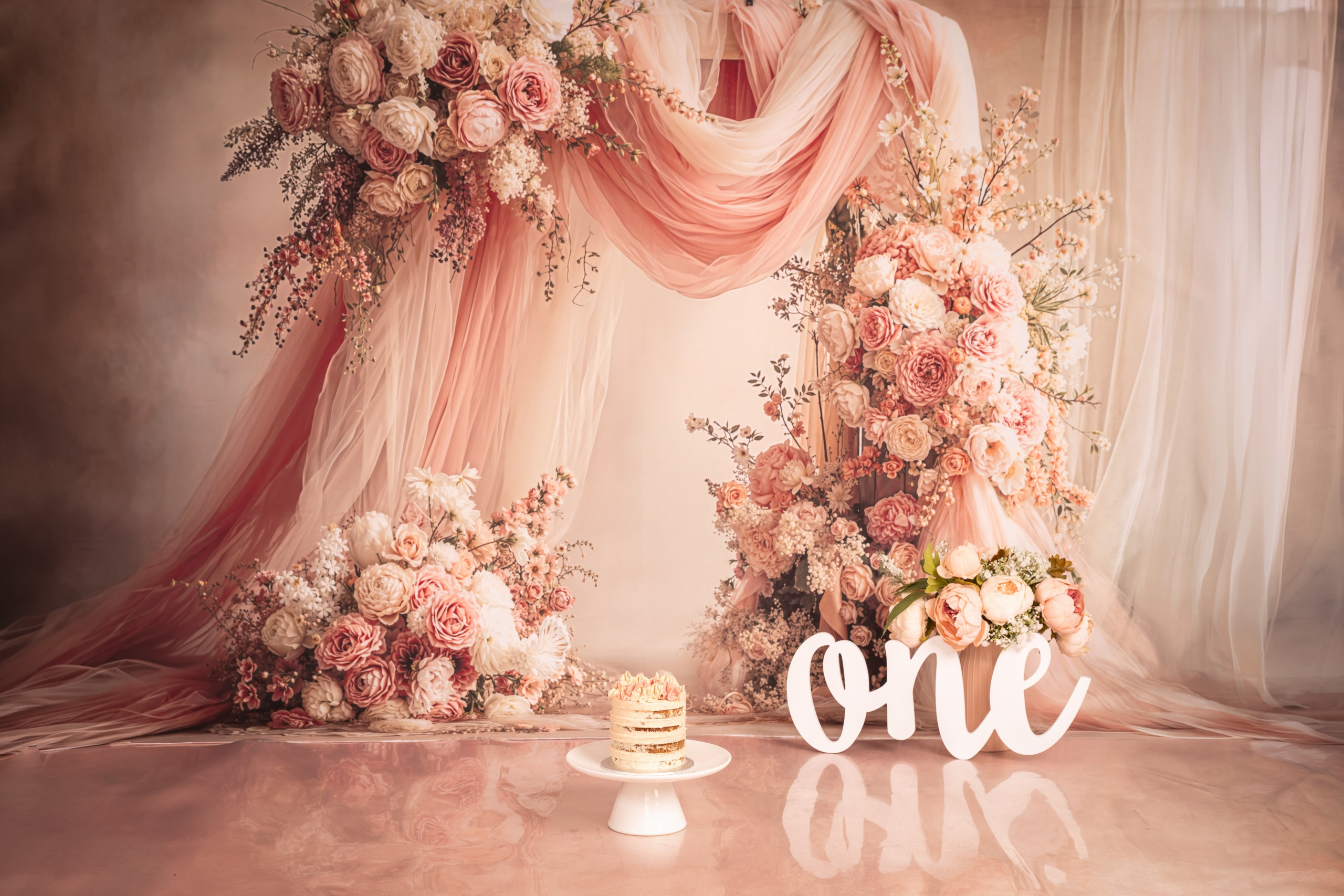 Cake smash photo session Hertfordshire, Stevenage. Stevenage, Hertfordshire family, maternity and newborn photographer