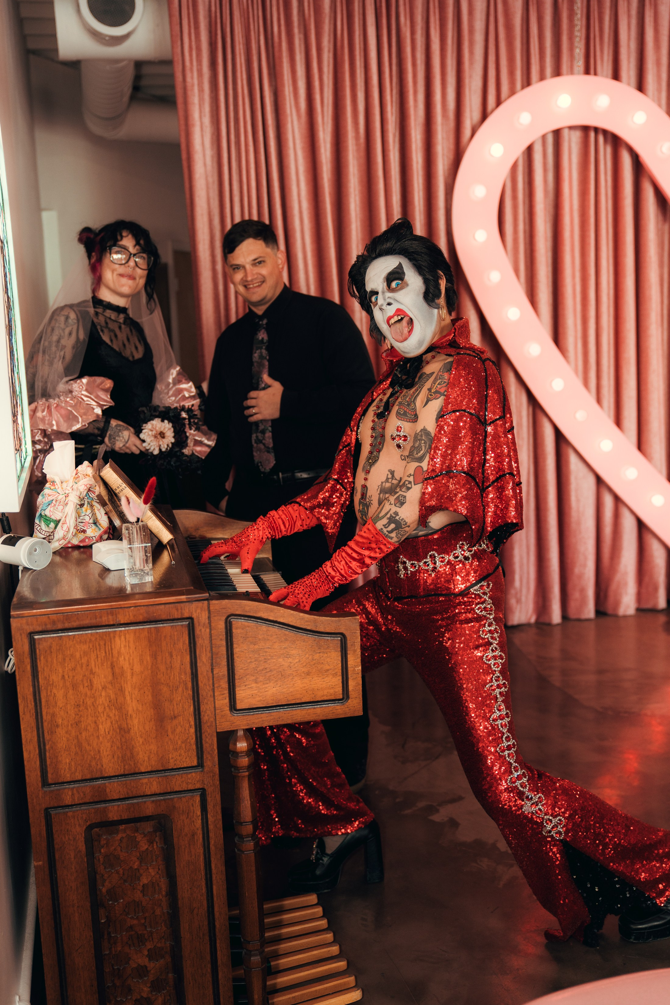 Bee&Tony. Wedding & elopement photographer Viktoriya Kravtsov. Las Vegas