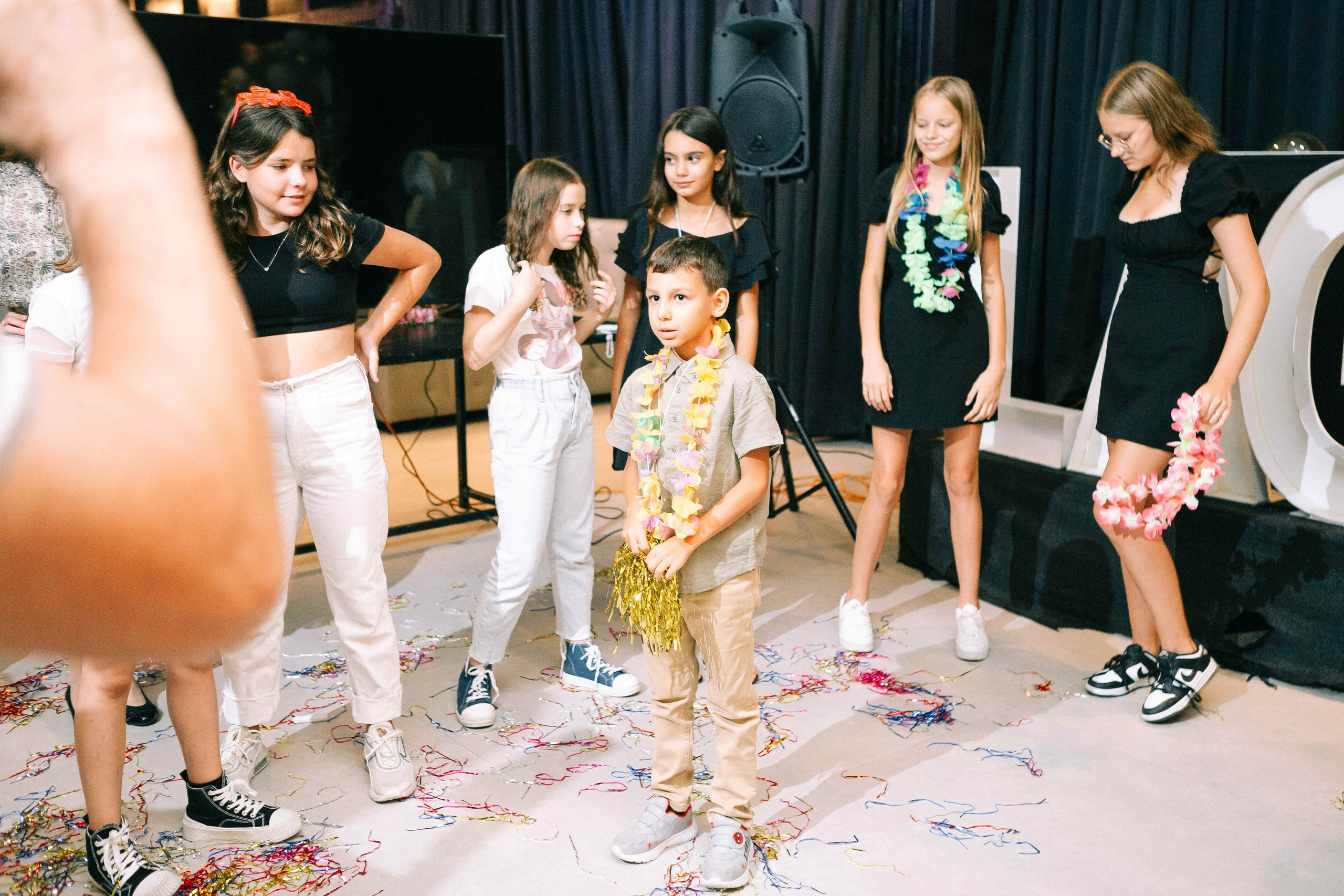 PARTY WITH FRIENDS. Https://shi-photo.com/