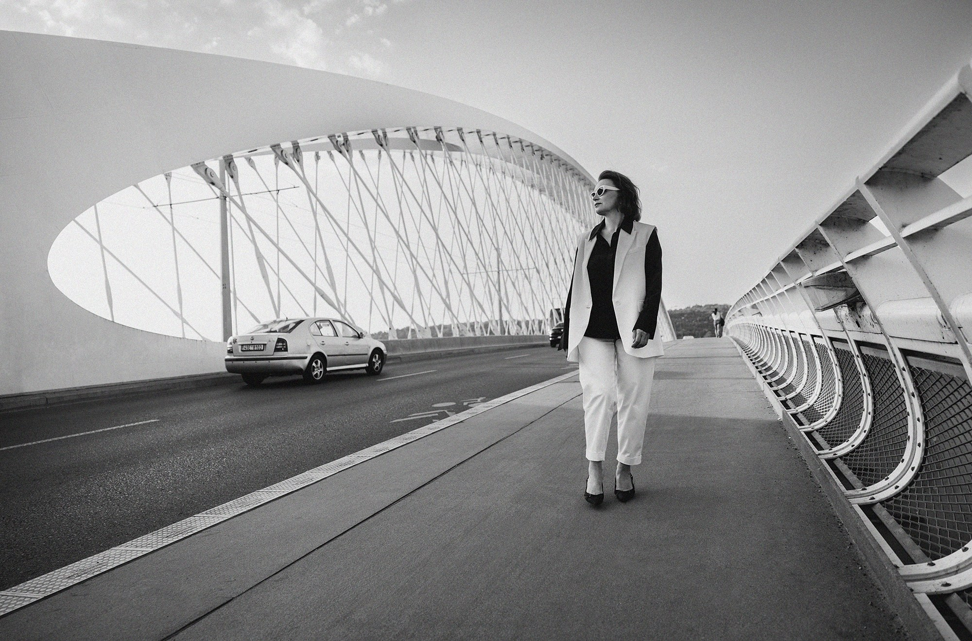 Elena in Troja bridge. Rodinný a svatební fotograf v Praze
