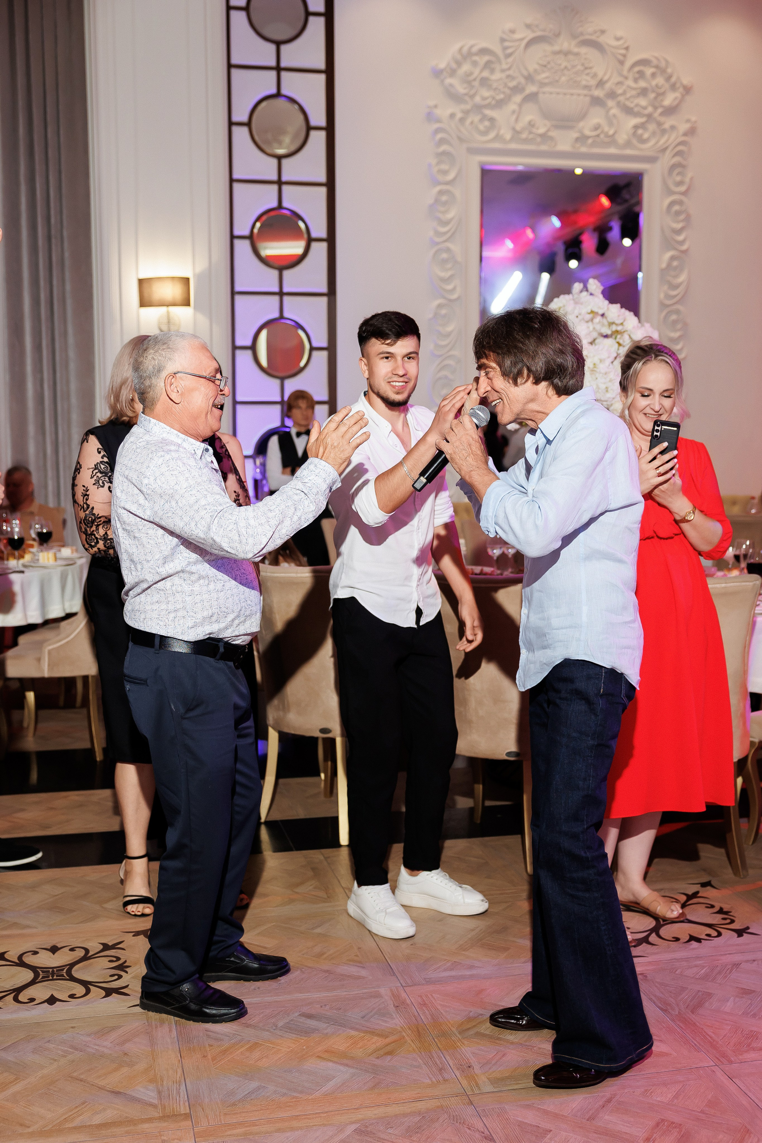 Eugen & Livia — Grand Elysee — Wedding Day. Servicii Foto și Video 067188353