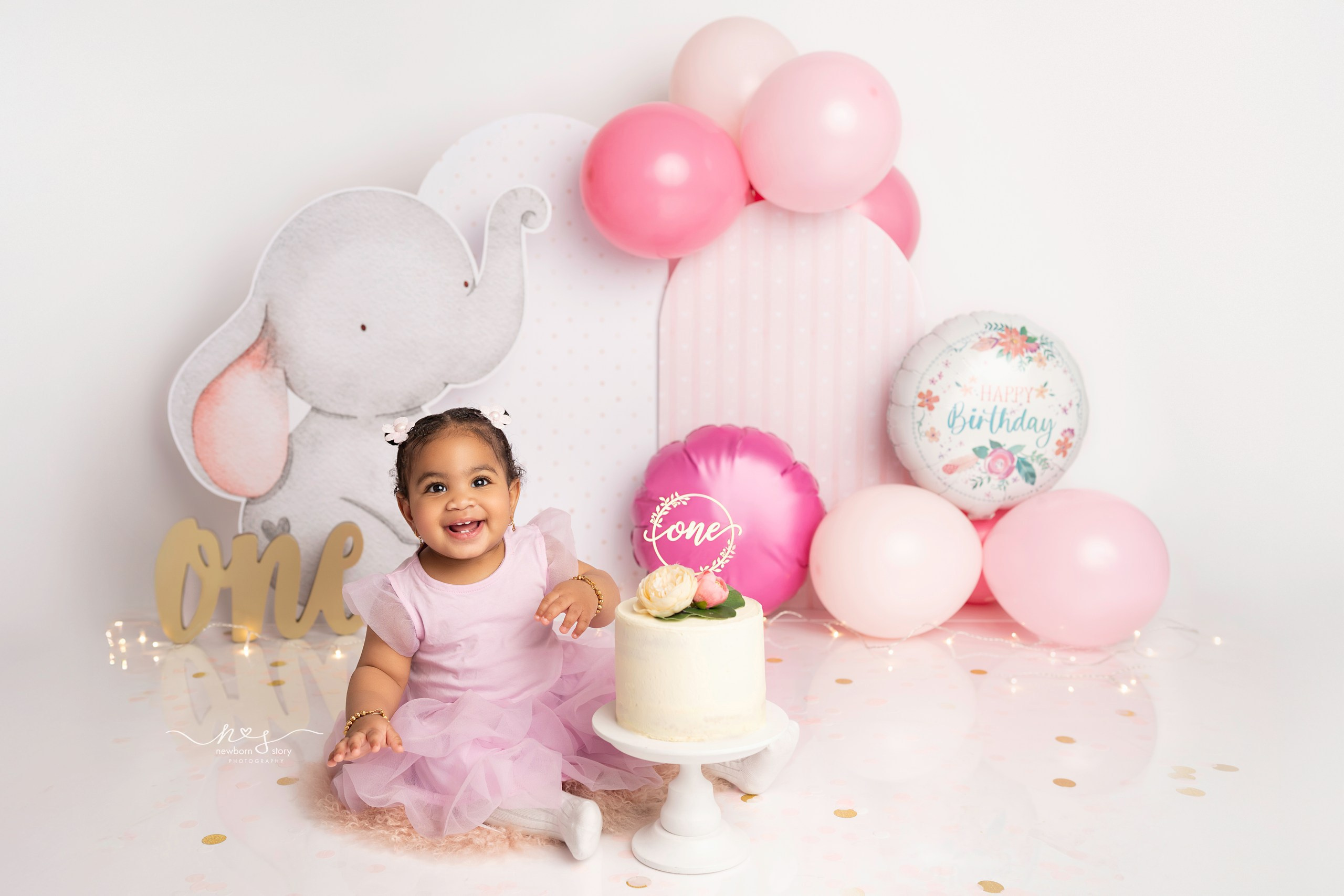 CAKE SMASH PHOTOGRAPHY. Newborn, Sitter and Cake Smash Photographer in Doha, Qatar