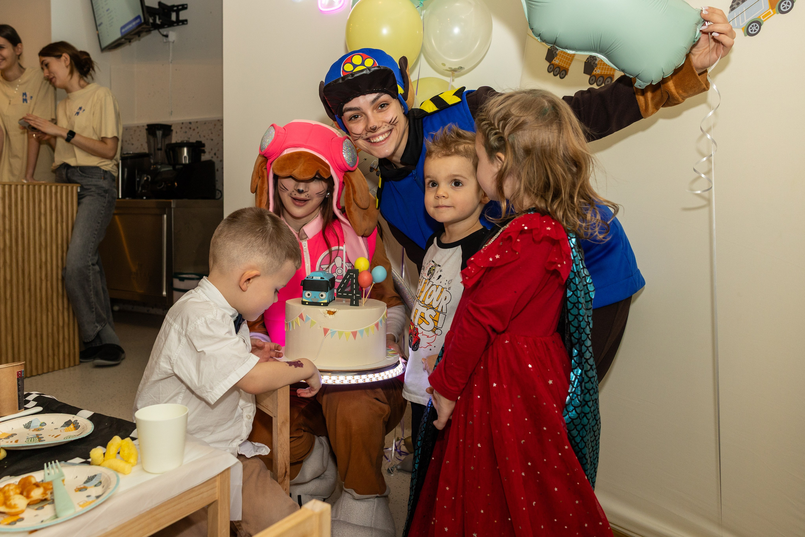 День рождения Артёма 24 января 2026 года. Семейный и детский фотограф в Варшаве Мила Бобровская