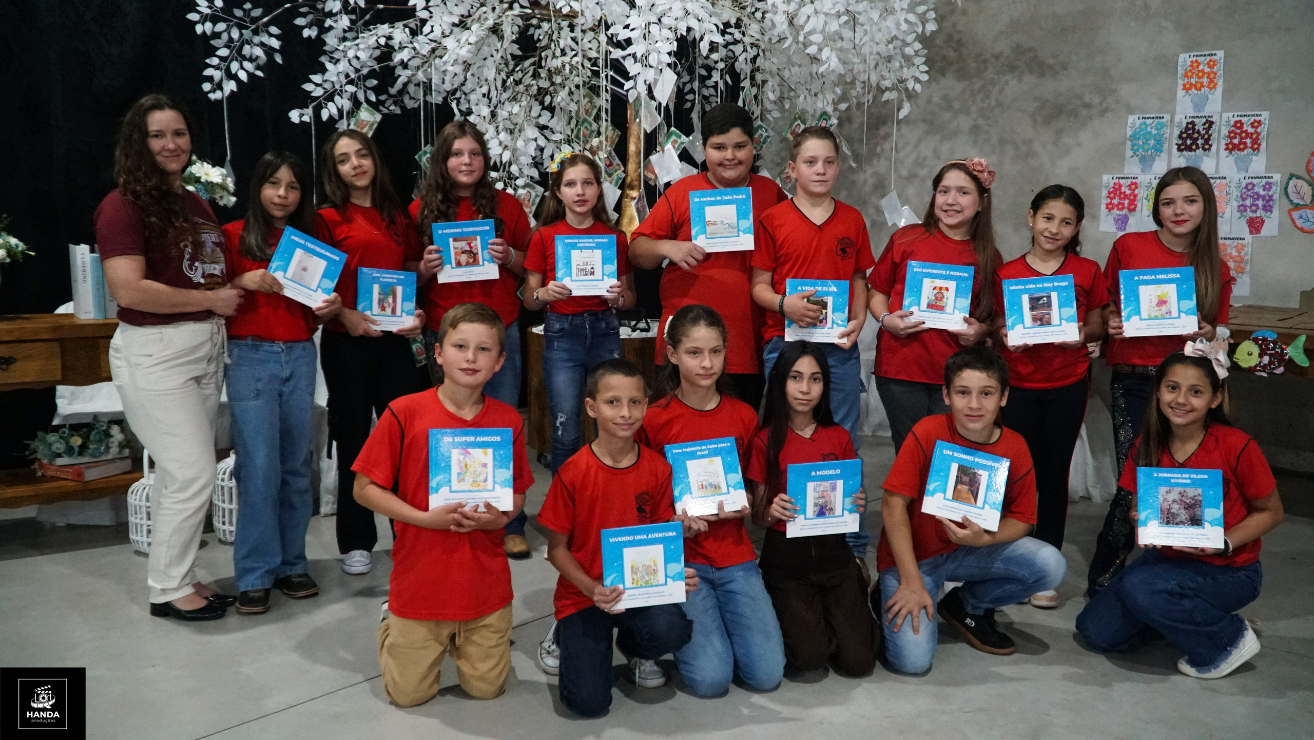 Noite autógrafos colégio Aurélio Buarque de Holanda. Handa Produções