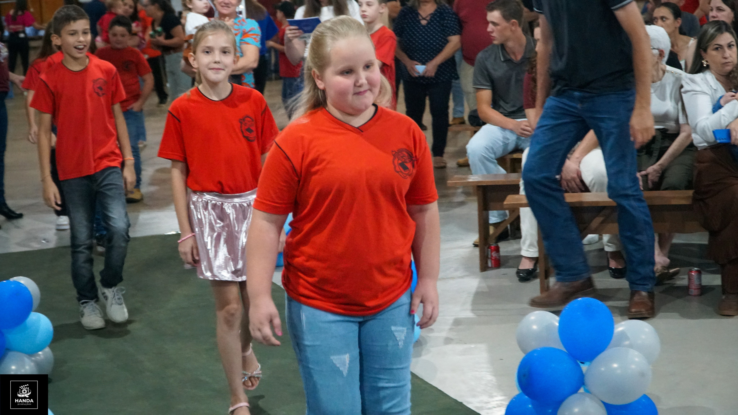 Noite autógrafos colégio Aurélio Buarque de Holanda. Handa Produções