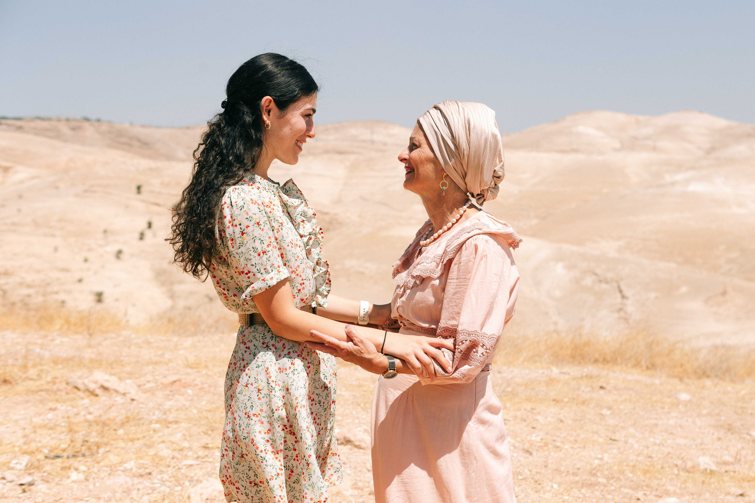 MAALE ADUMIM, HOME PHOTO SESSION + DESERT. Https://shi-photo.com/