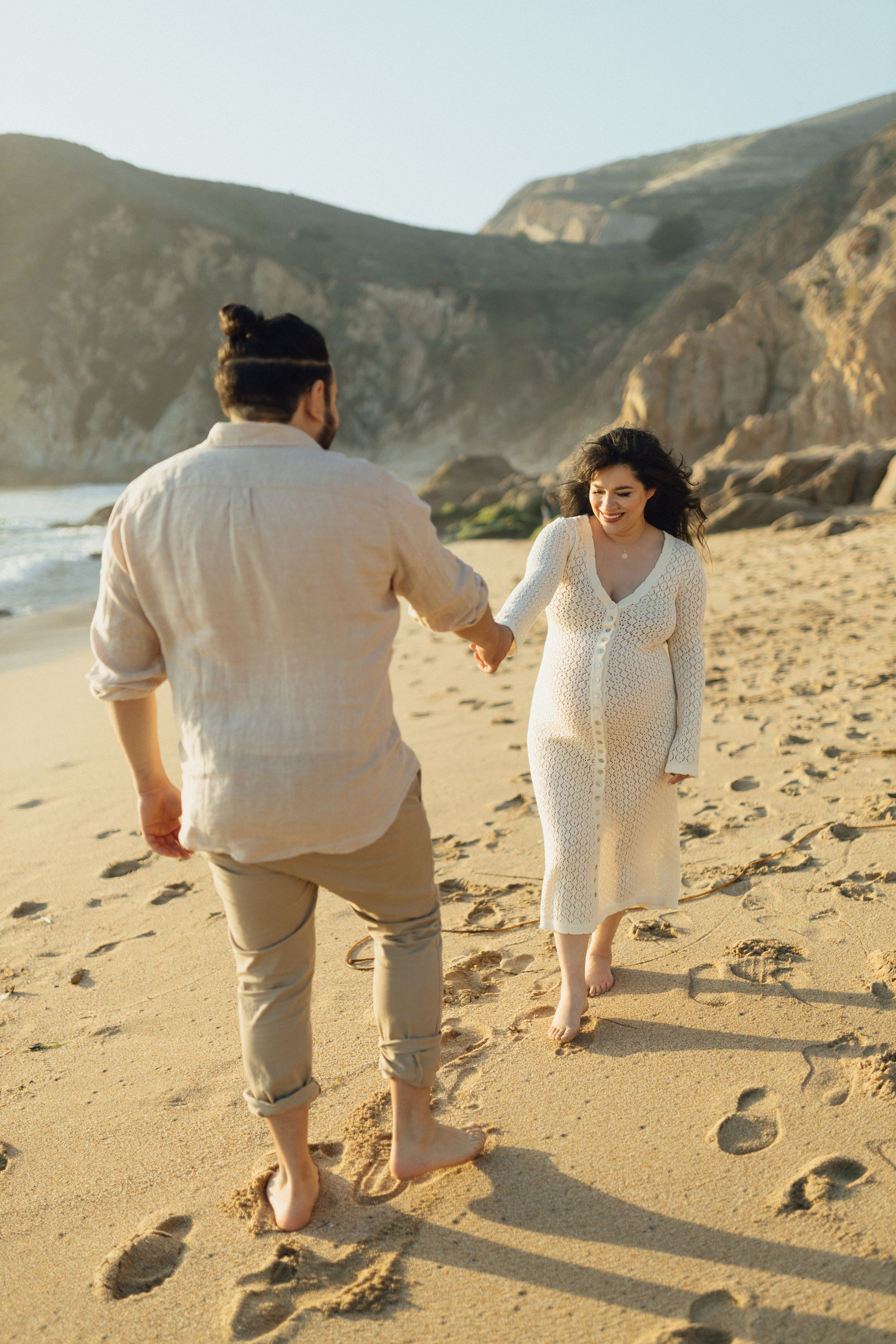 Gray Whale Cove State Beach Maternity Photo Session. Maternity, newborn photographer in the Bay Area|Iryna Rakivnenko