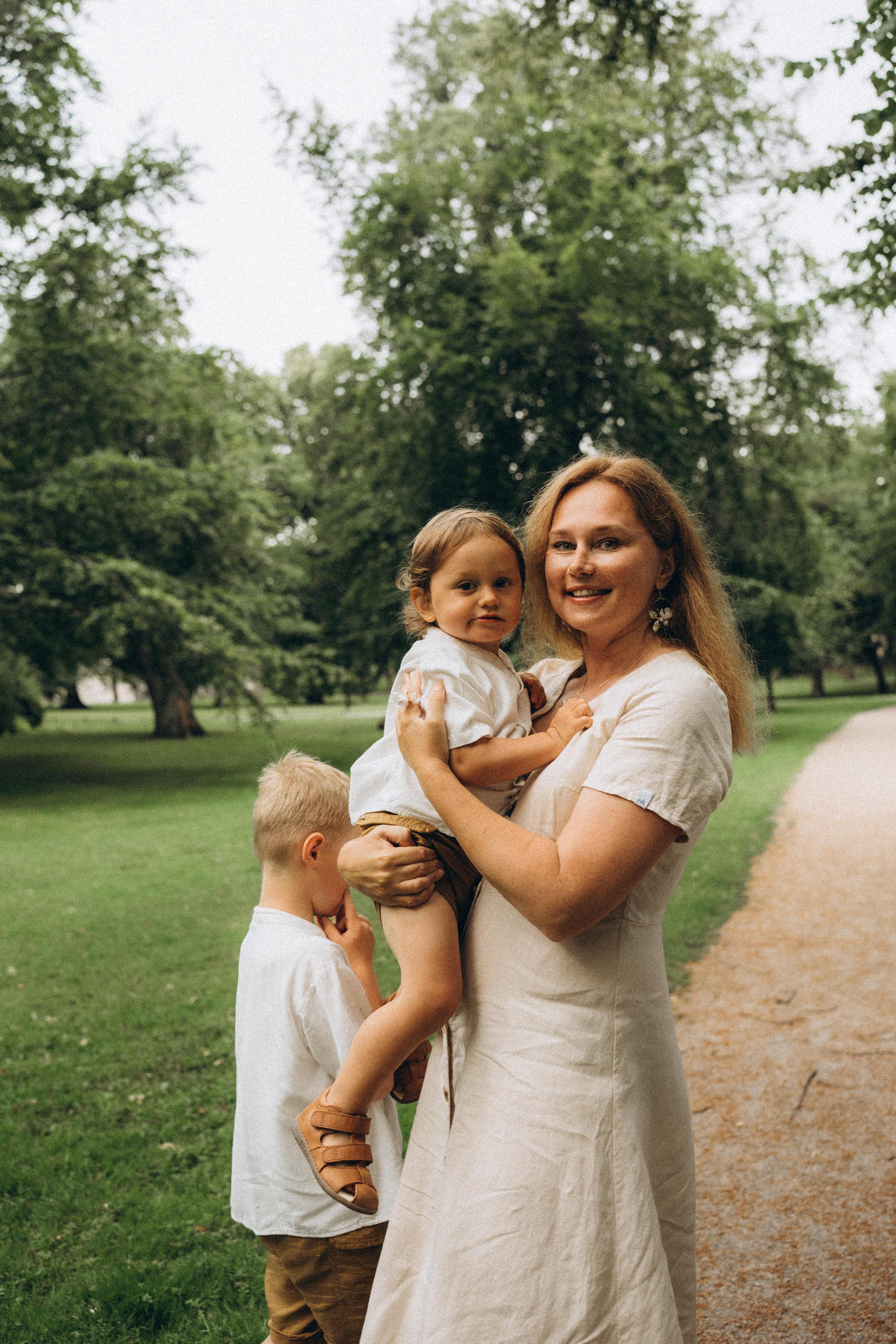 Kaivopuisto. Wedding and potrait photographer in Helsinki Vickan O