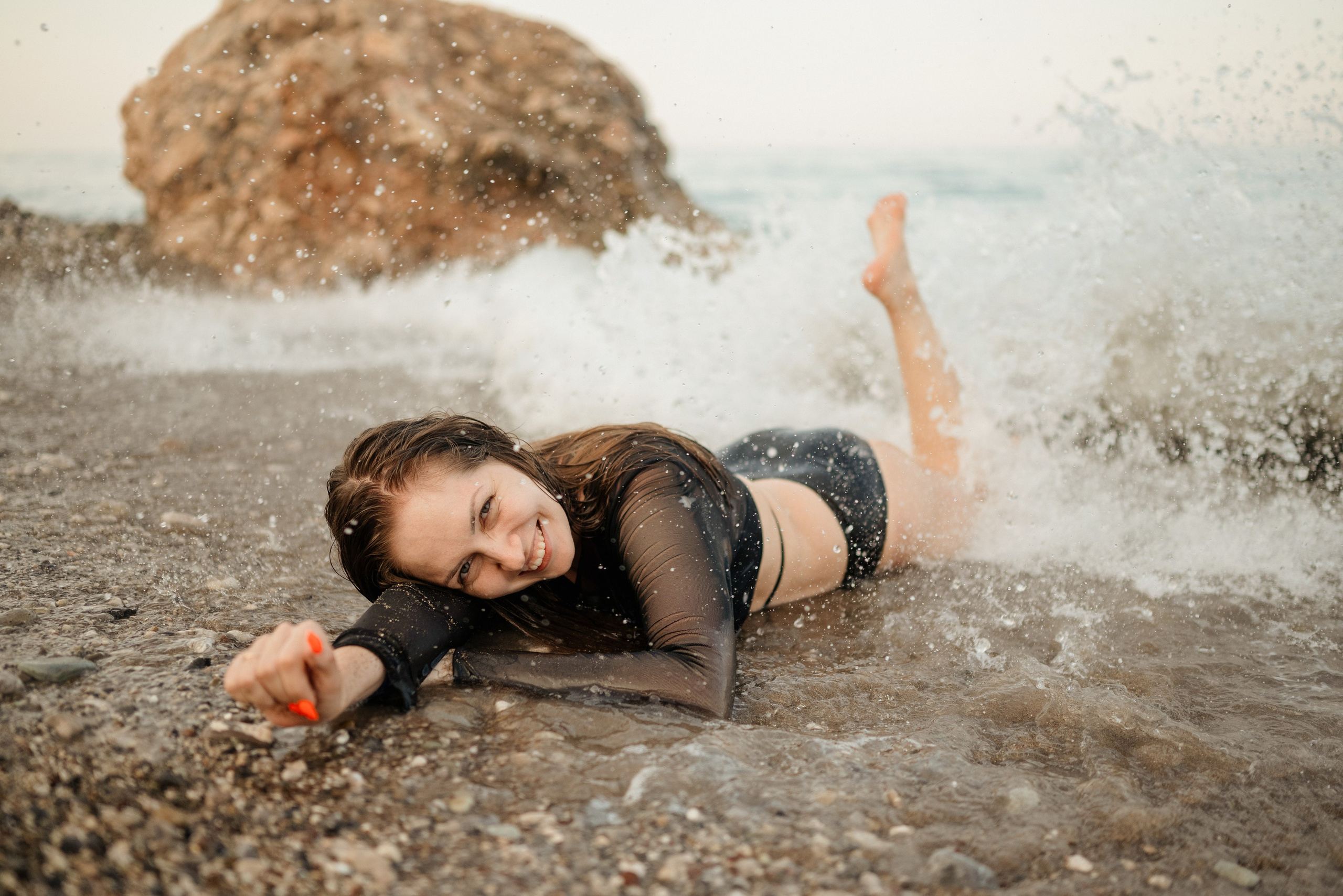 Фотосессия на диком пляже Бельдиби. Фотограф в Анталии, Кемере, Турции