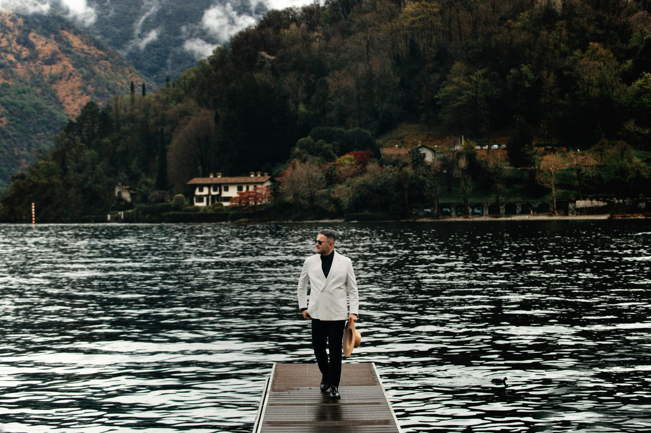 Como Evghenii. Wedding photographer from Moldova Alexey Chipchiu