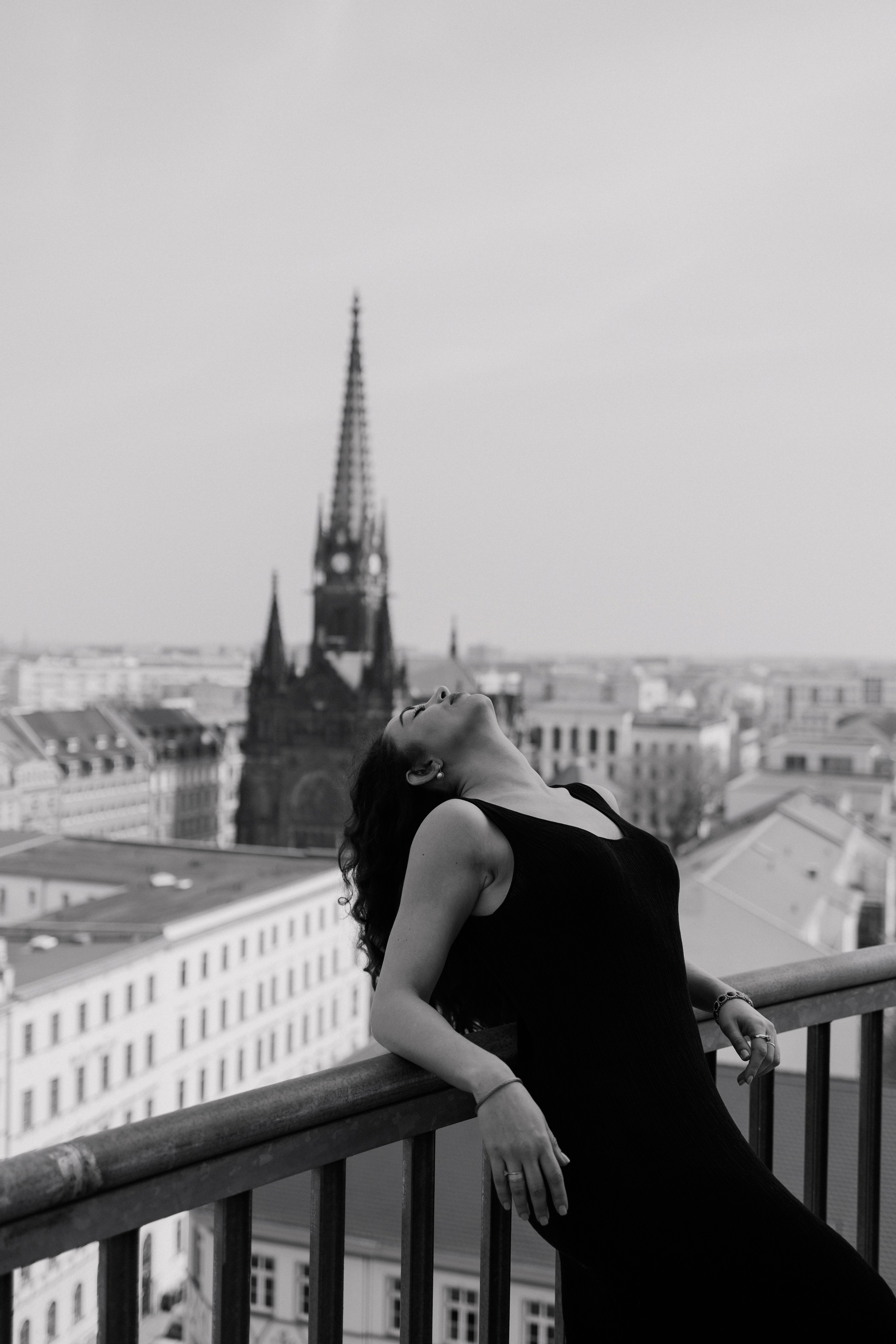 Elegant City Portrait in Leipzig. Woman in Black Dress&Hat timeless Urban Photography by Kristina Kozheltsova. Kristina Kozheltsova- Soulful Portrait&Lifestyle&Love Story Photographer in Leipzig, Germany
