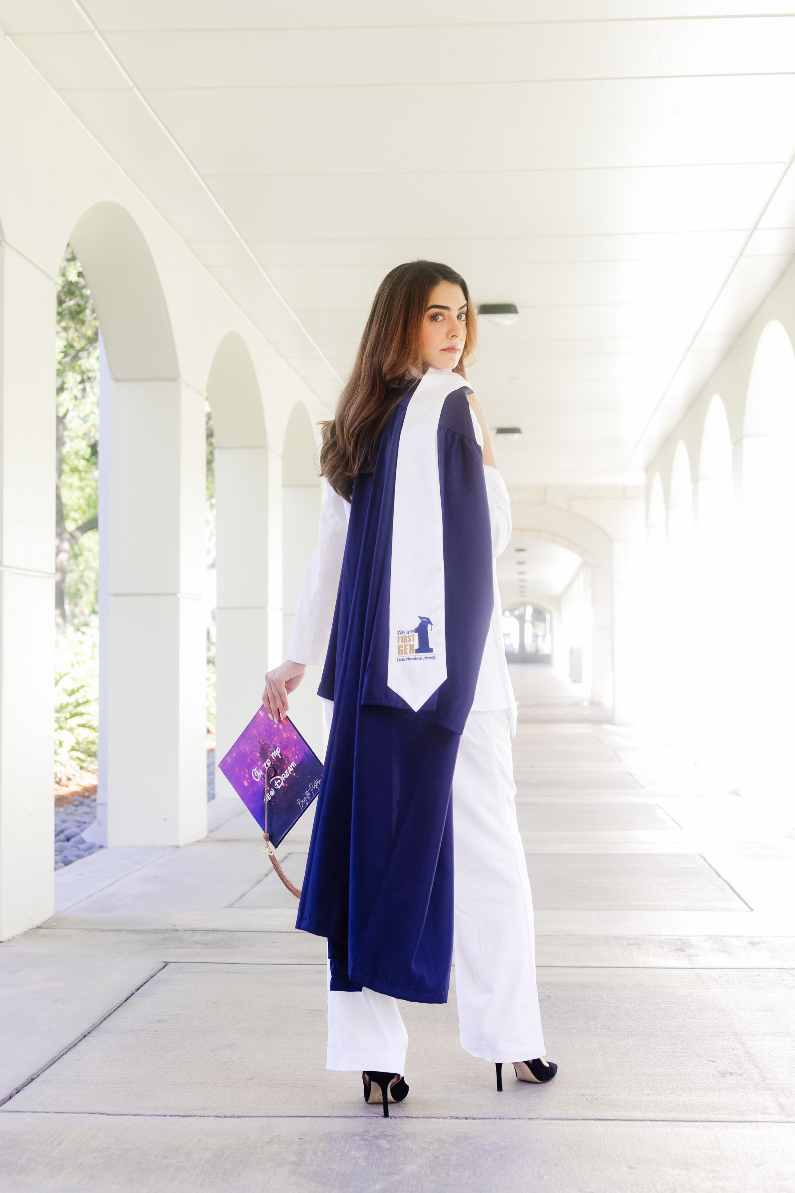 What (and Who) to Bring to Your Grad Photoshoot. Portrait and graduation photographer Marina Simanava