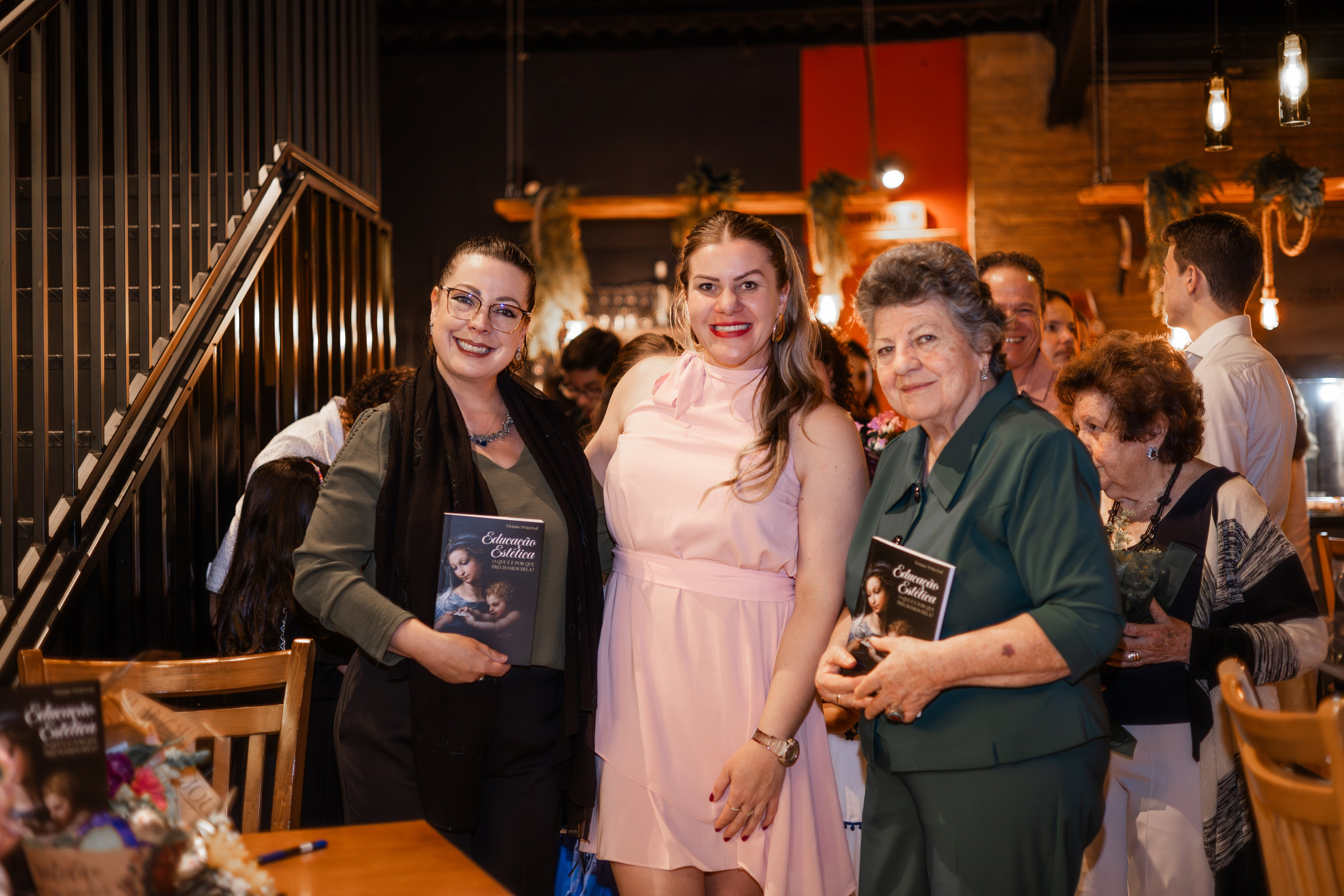 Lançamento de Livro Vivi Princival