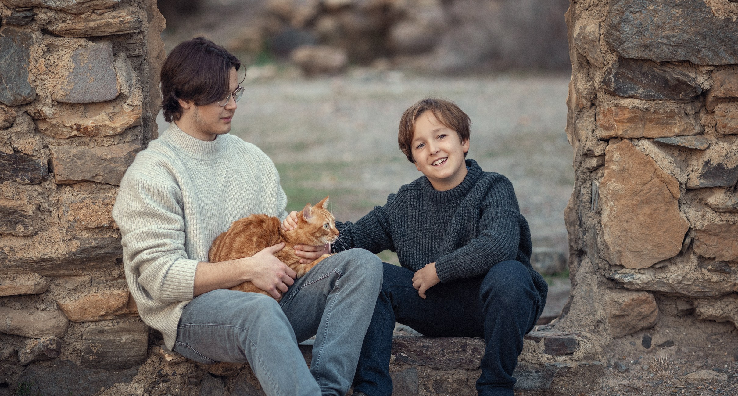 Fotosesion de mis hijos con su gato Boris. Fotógrafo Almeria. Swetlana Ushakova