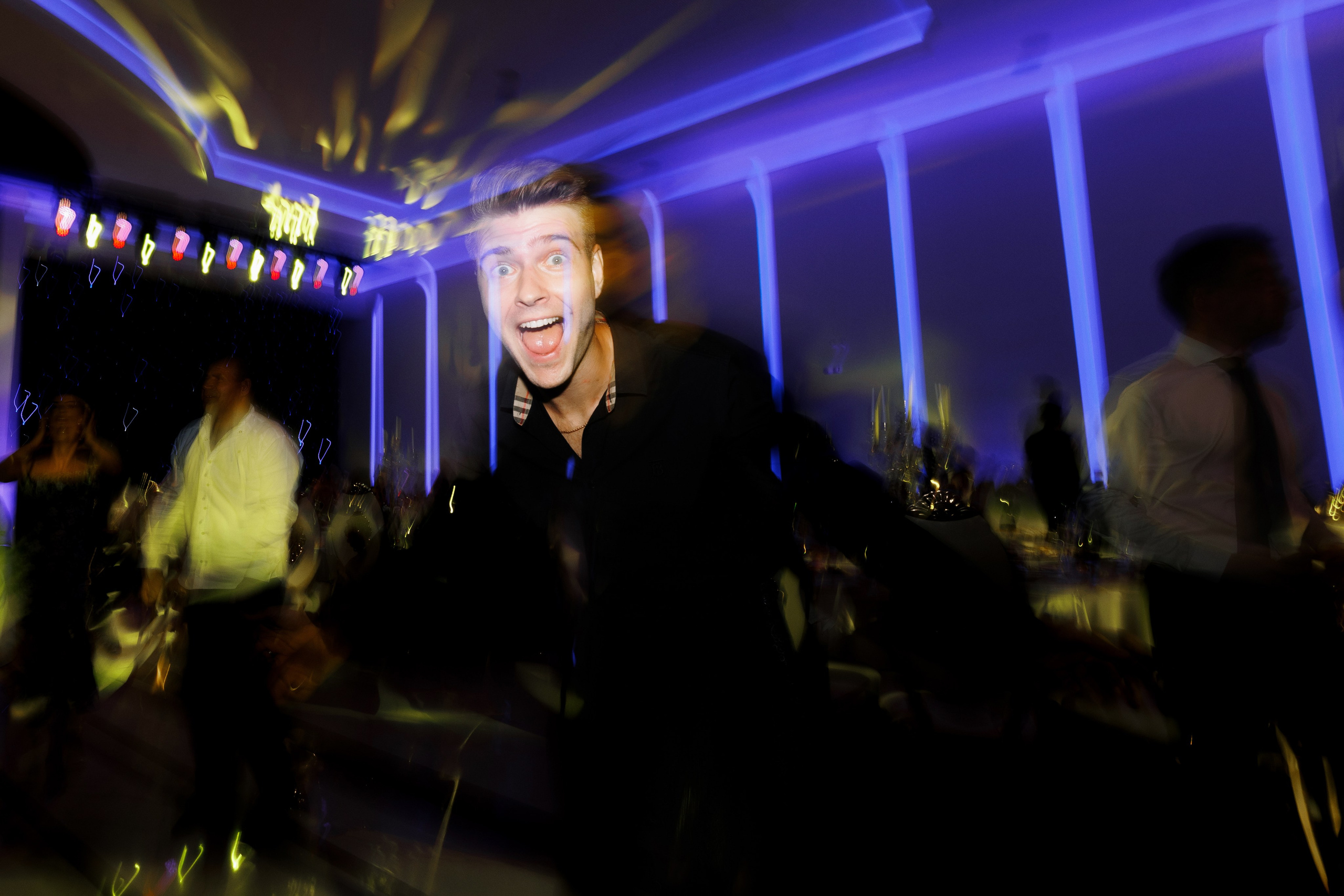 Atingerea e Dragoste. Servicii Foto Video în Chișinău și Europa ID-Brothers