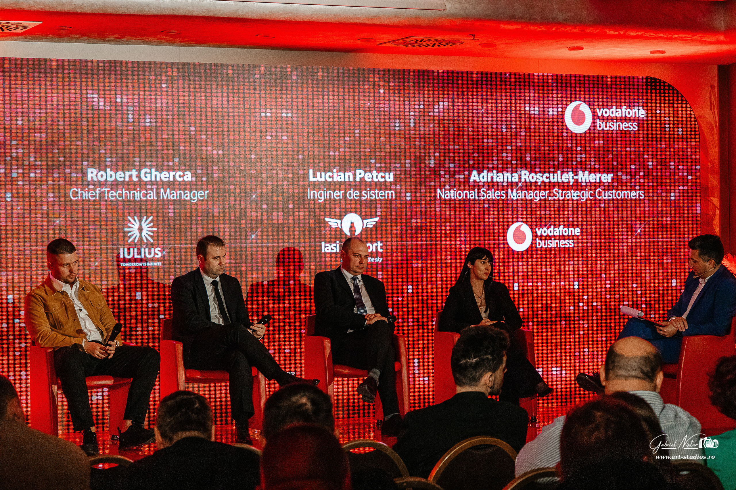 Vodafone - Deschis la Nou. Gabriel Nistor Art-Studios — Photographer / Videographer Iasi