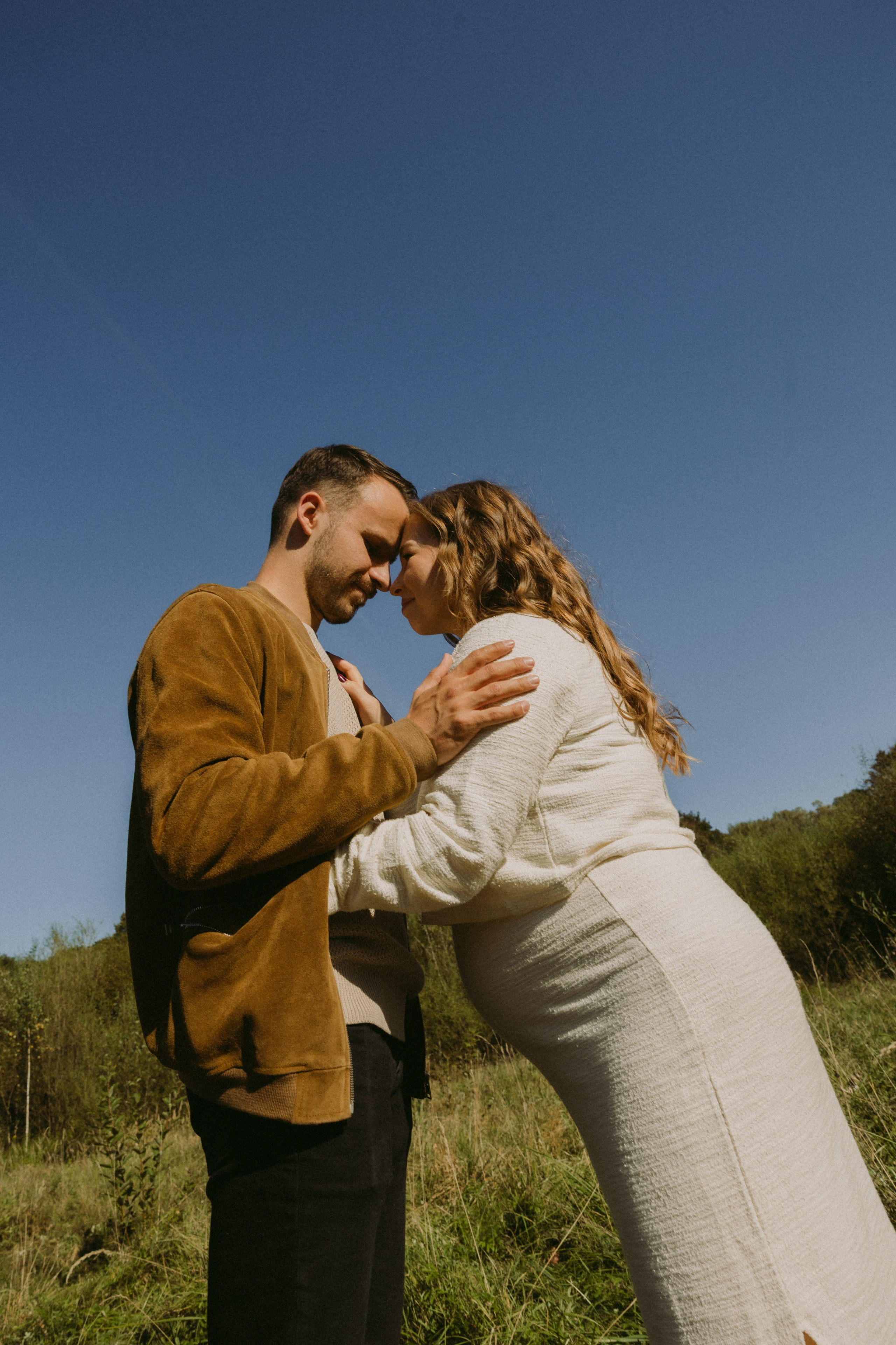 Sigita ir Artūras | Pabėgimas į gamtą ir aštrūs šešėliai. Vestuvių ir šeimų fotografė Lena Bondarenko / belove photo