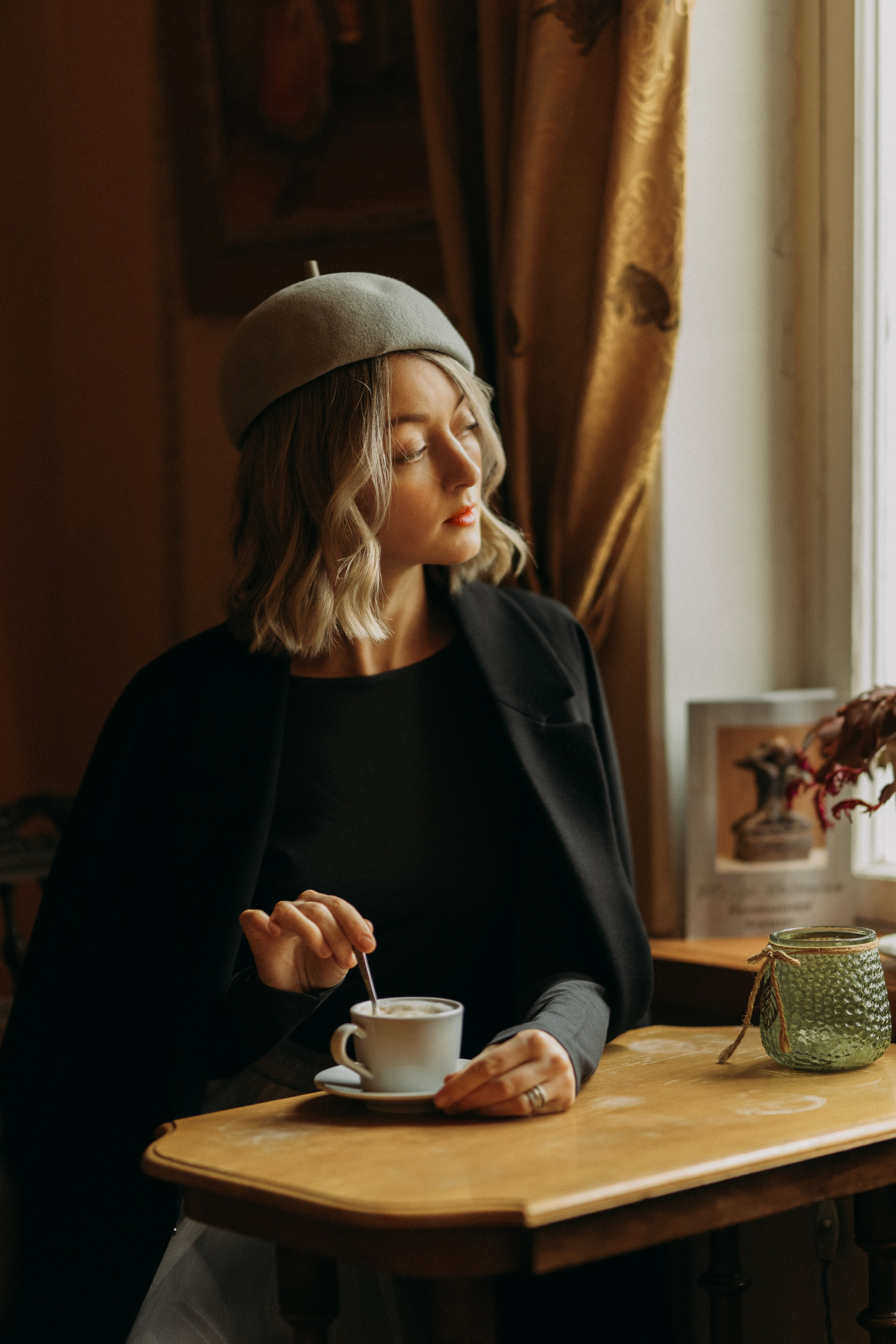 Woman phoshoot. Wedding and potrait photographer in Helsinki Vickan O