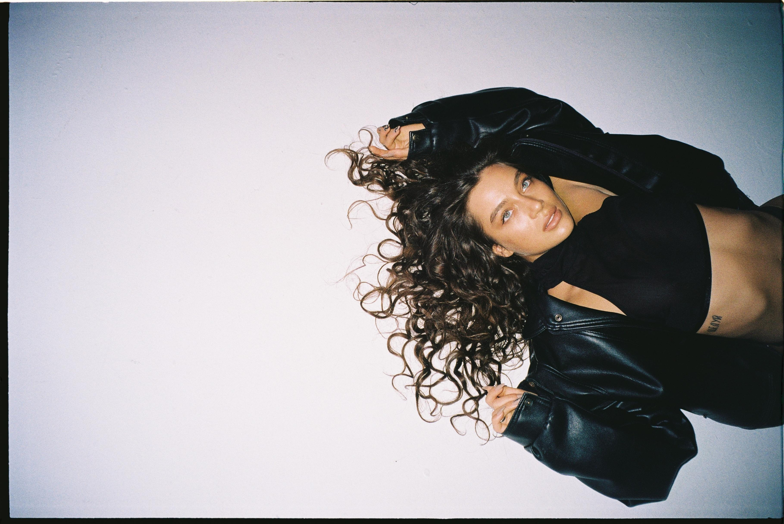 LEE. Photographer Inna Mendelson