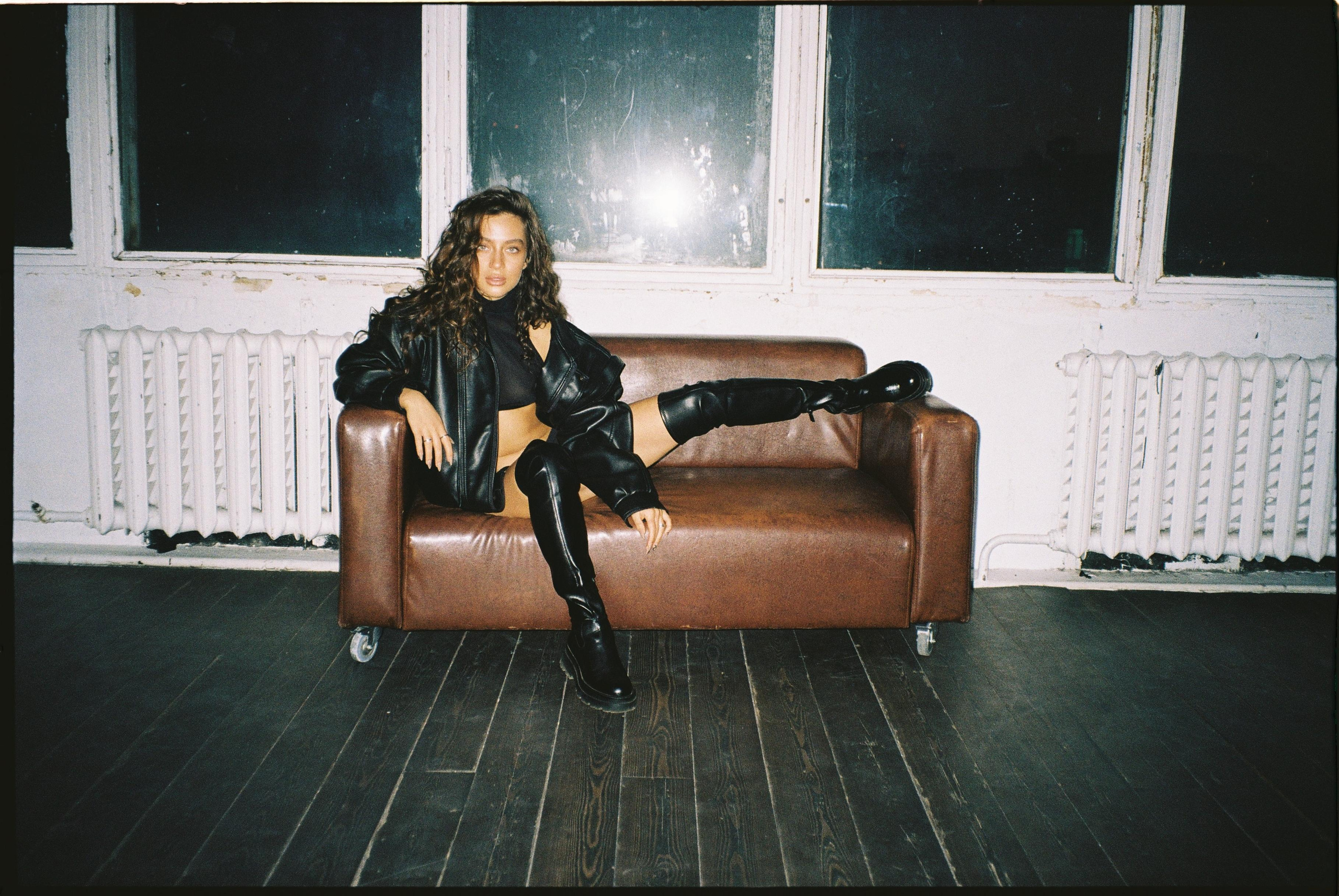 LEE. Photographer Inna Mendelson