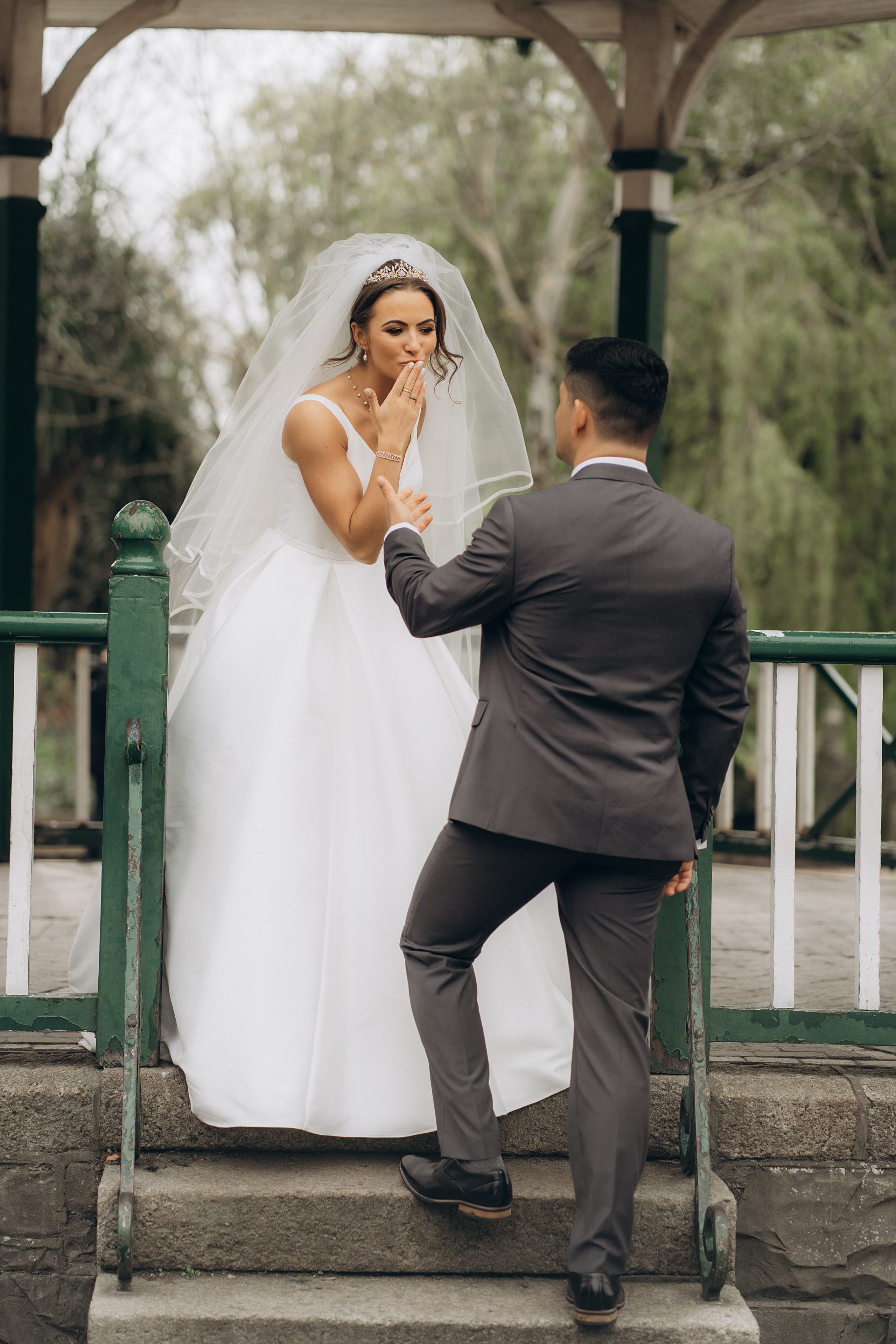 Megan & Oneias. Main