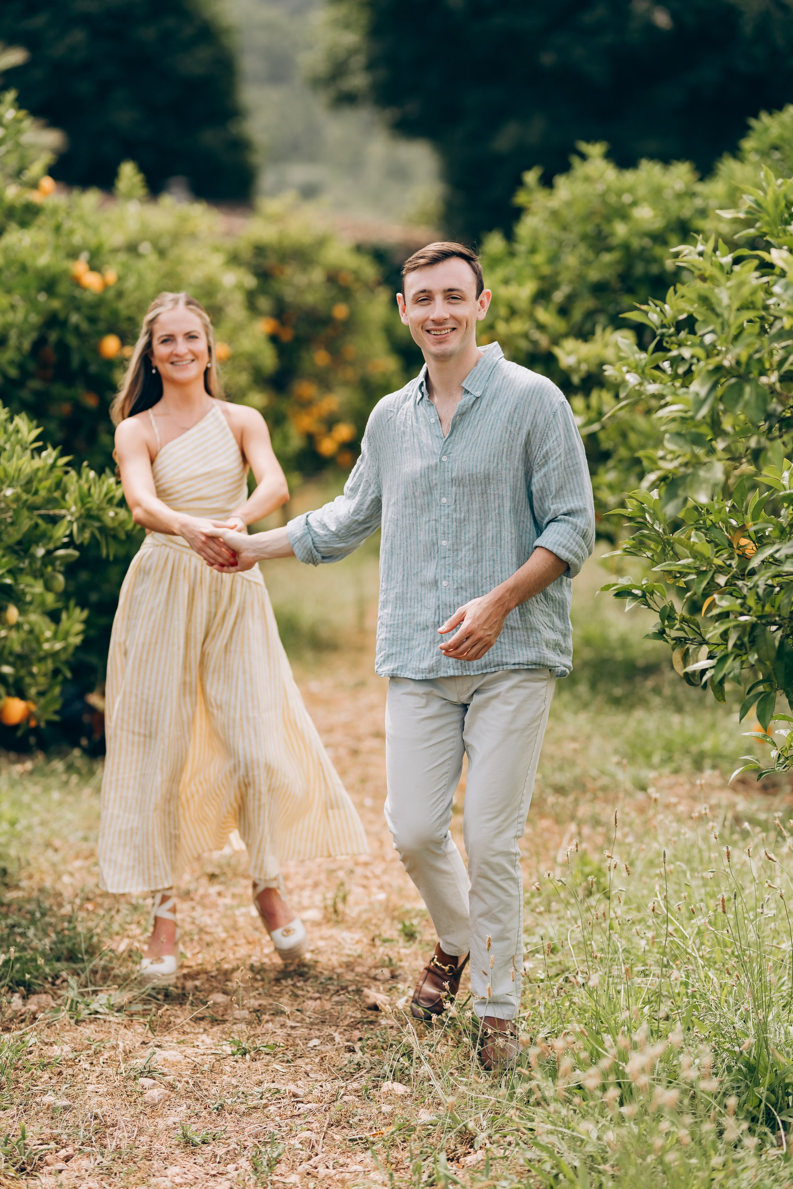 Relaxed Couple Session in Mallorca — Citrus Fields & Seaside. Фотограф у Пальма де Майорка