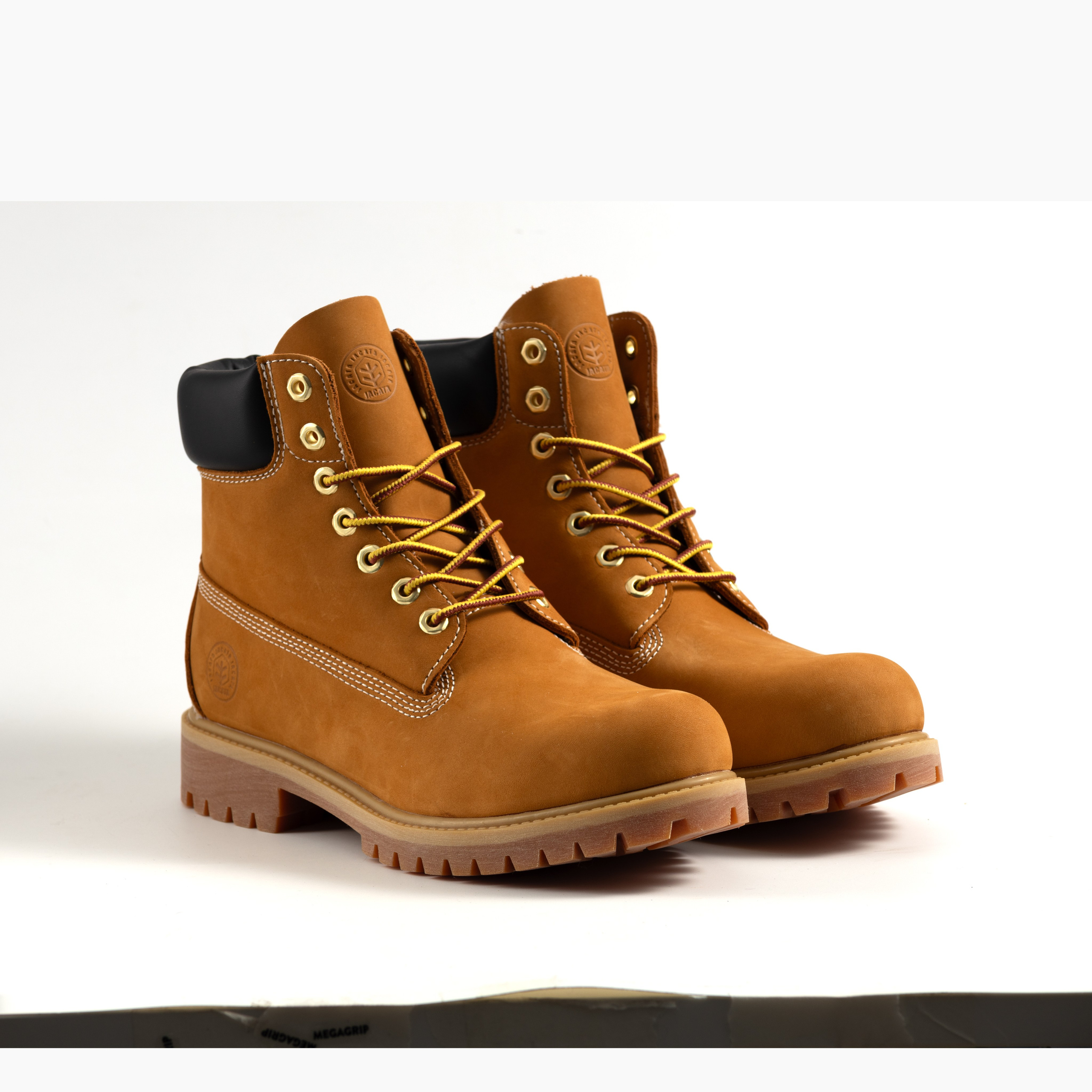 Съёмка обуви. Предметная фотосъемка в Алматы. Студия фото и видео съемки товаров