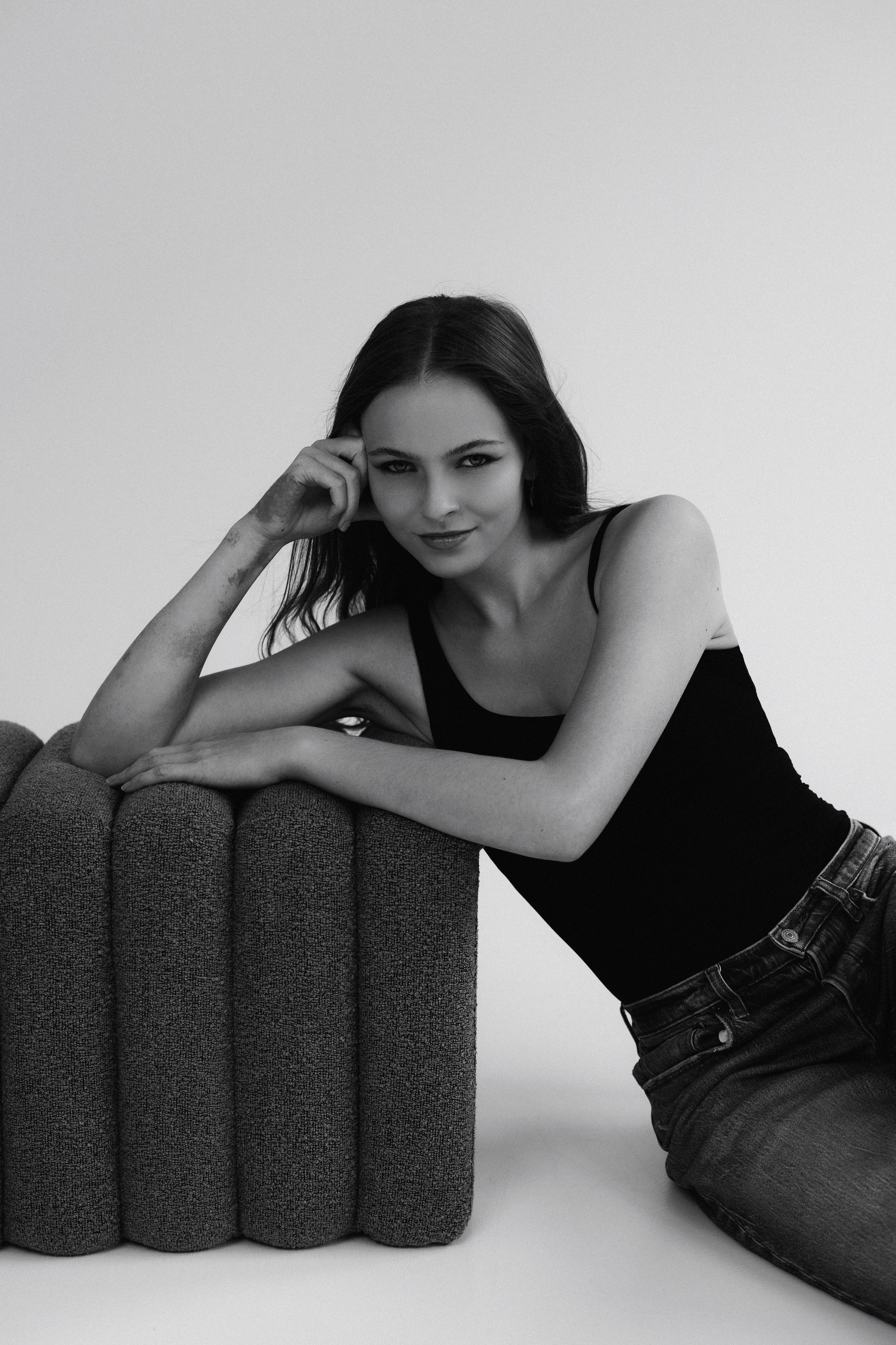 Black & White Studio Series. Кристина Кожельцова — чёрно-белая портретная фотография в Лейпциге. Германия
