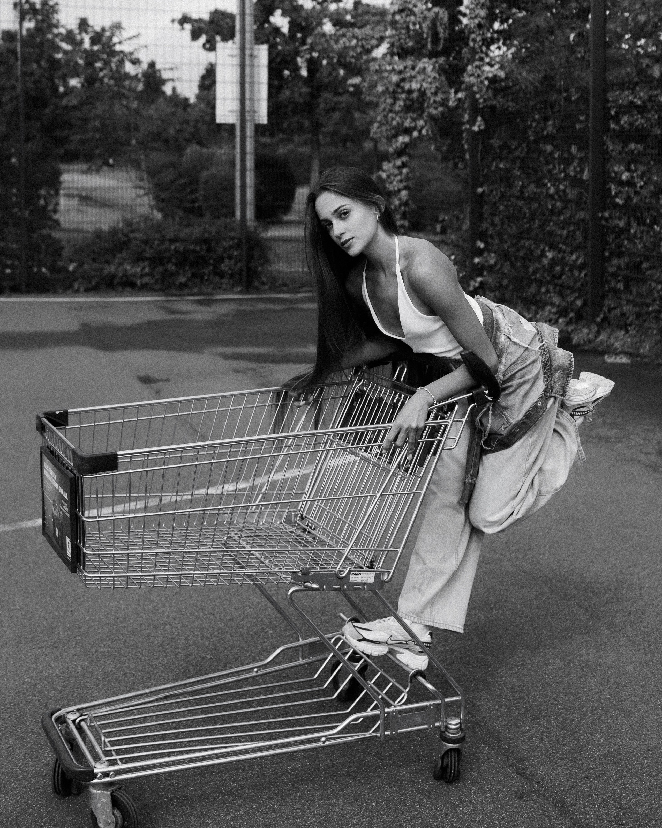 Off Court | Black & White Fashion Portraits in Leipzig. Кристина Кожельцова — чёрно-белая портретная фотография в Лейпциге. Германия