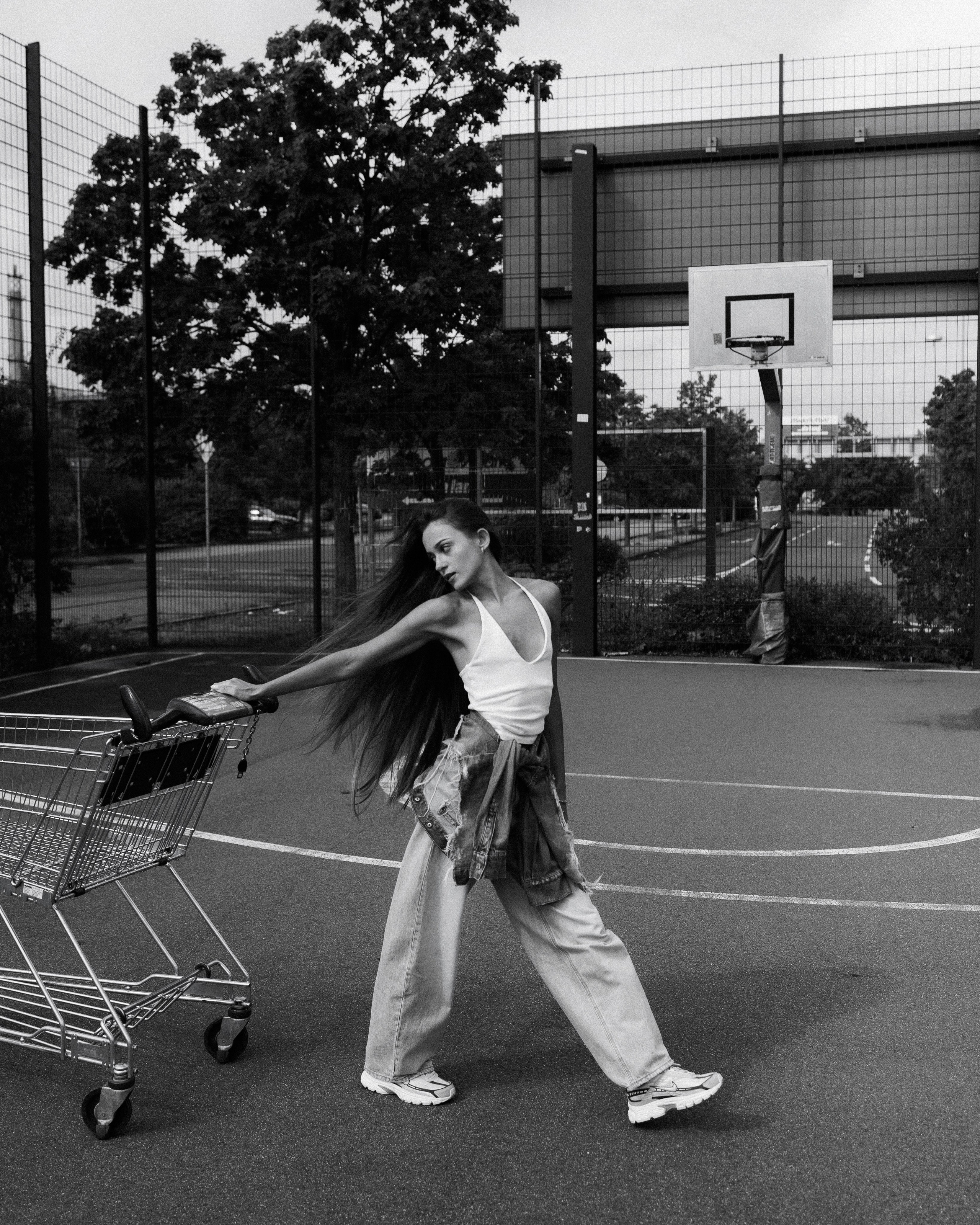 Off Court | Black & White Fashion Portraits in Leipzig. Кристина Кожельцова — чёрно-белая портретная фотография в Лейпциге. Германия