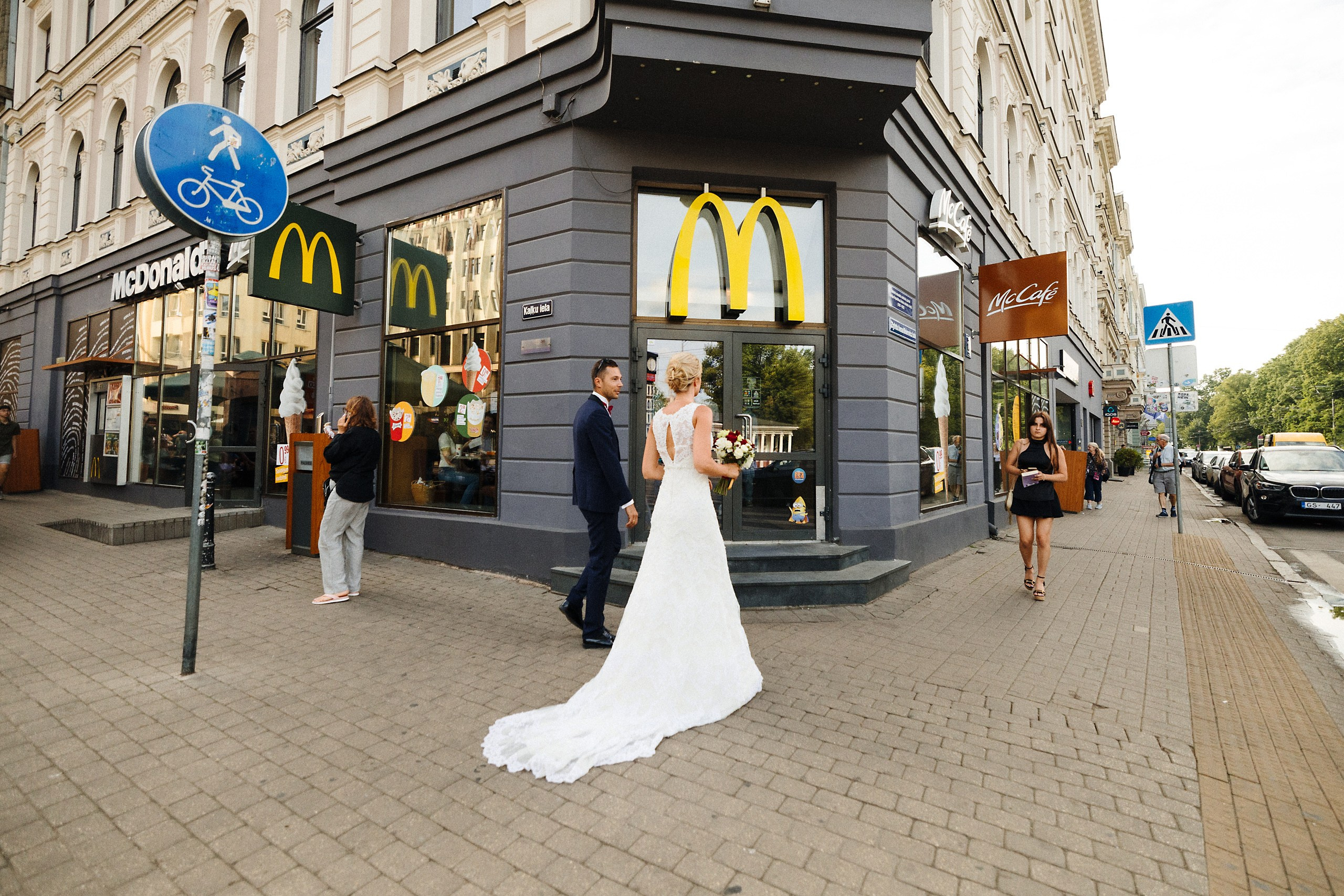 Юбилей свадьбы — 10 лет вместе, Porsche, страсть и стильная фотосессия в Риге. Евгений Тимофеев | Свадебный и контент-фотограф и видеограф в Риге