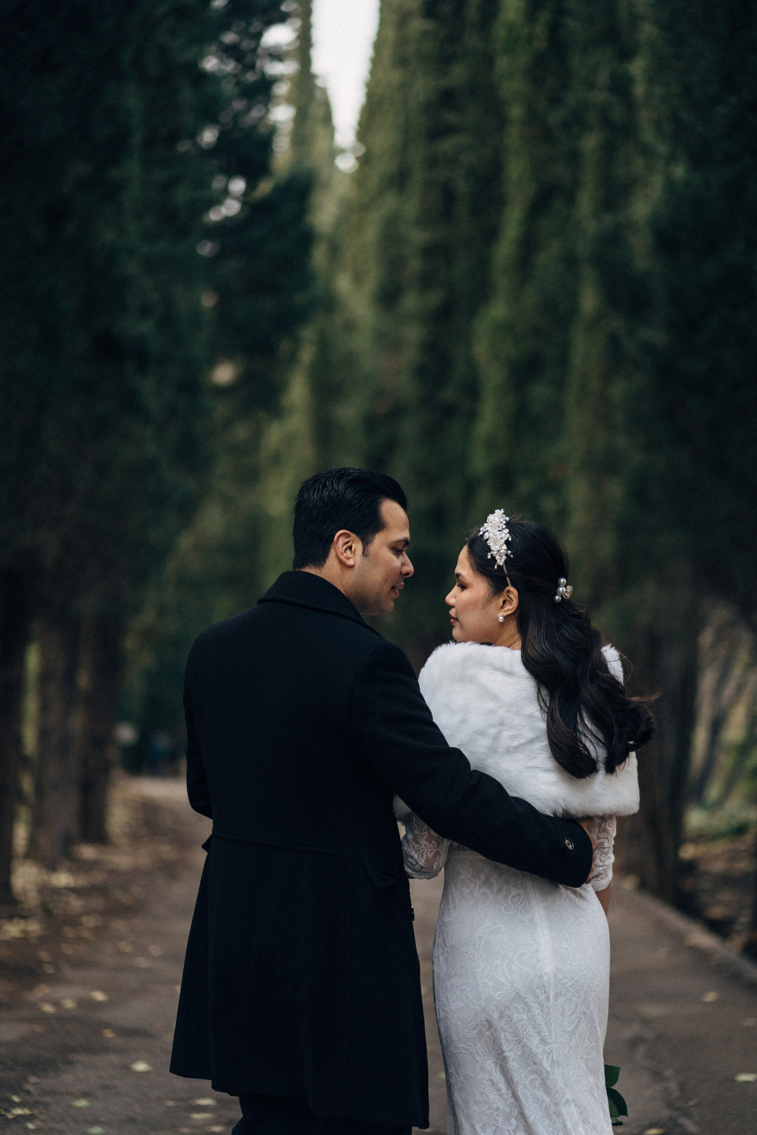 Wedding photo shoot in the Tbilisi Botanical Garden in winter