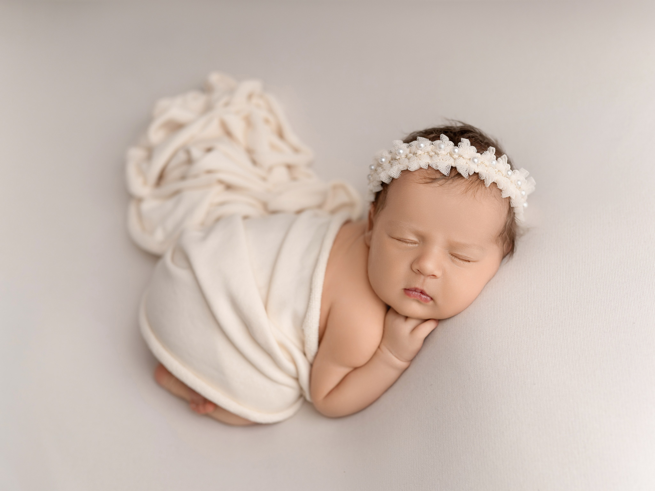 Esu Aleksandra naujagimių ir kudikių fotografė iš Vilniaus