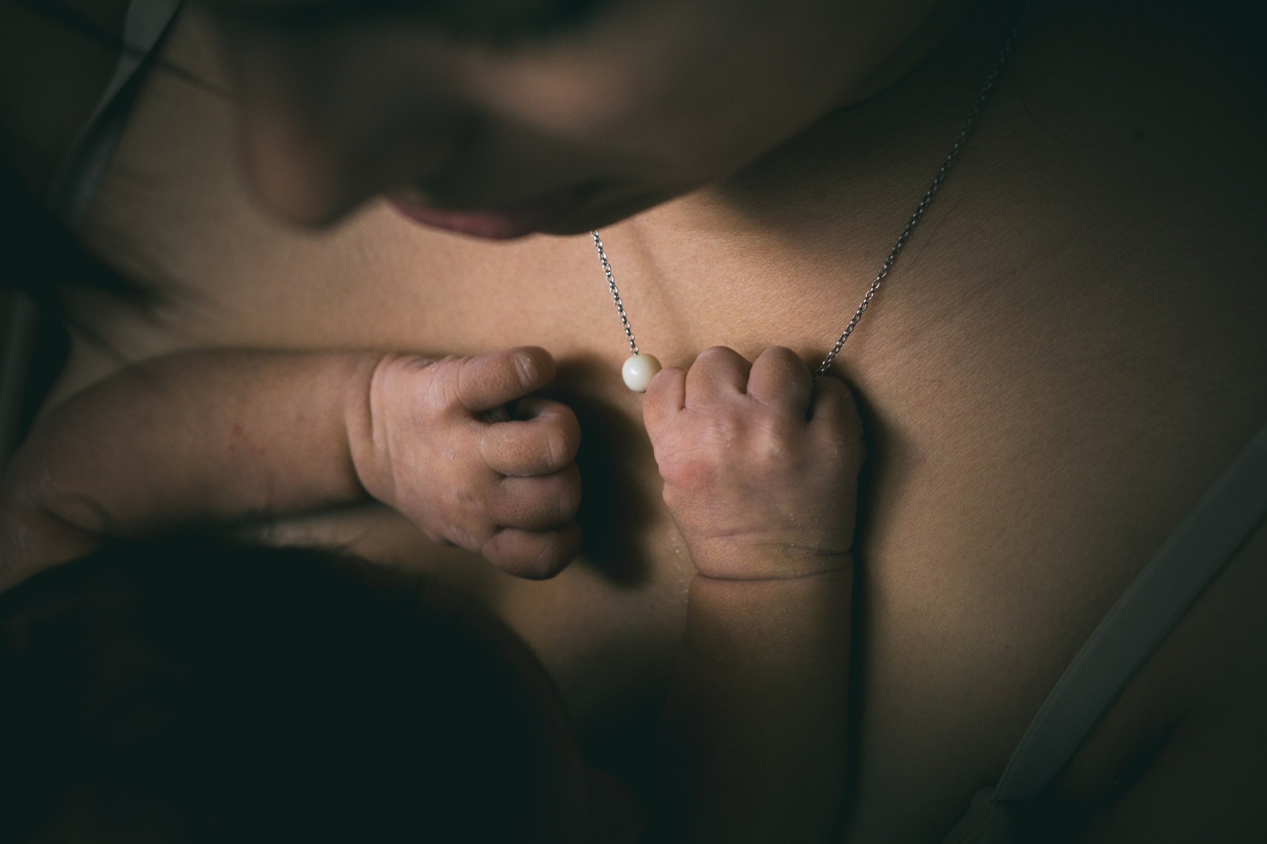 Monika, Pool newborn shooting. Family photographer Aargau Zurich