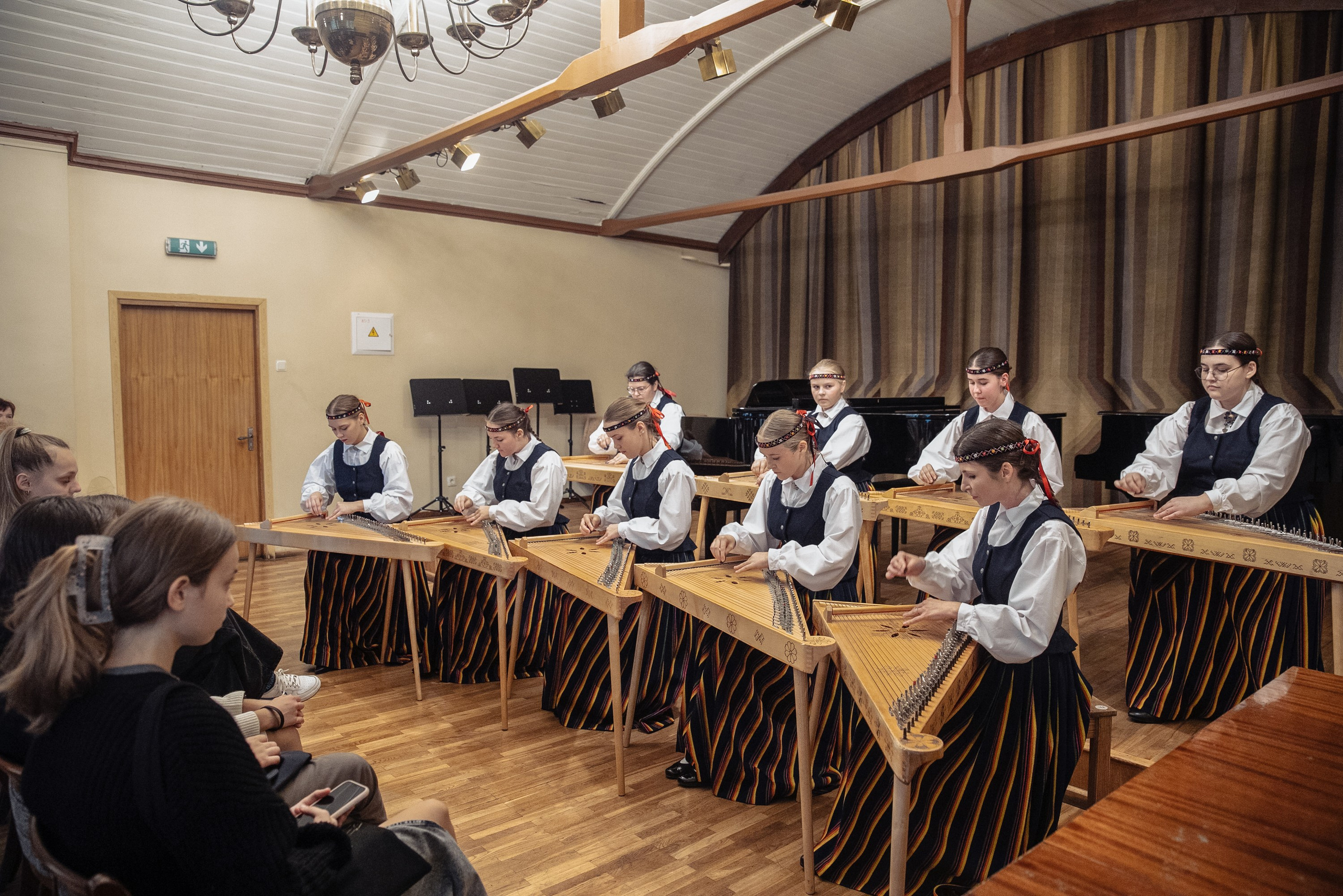 Koncerts P.Jurjāna mūzikas skolā Ukrainas bērnu atbalstam. Sandra Garanca Portrait and event photographer