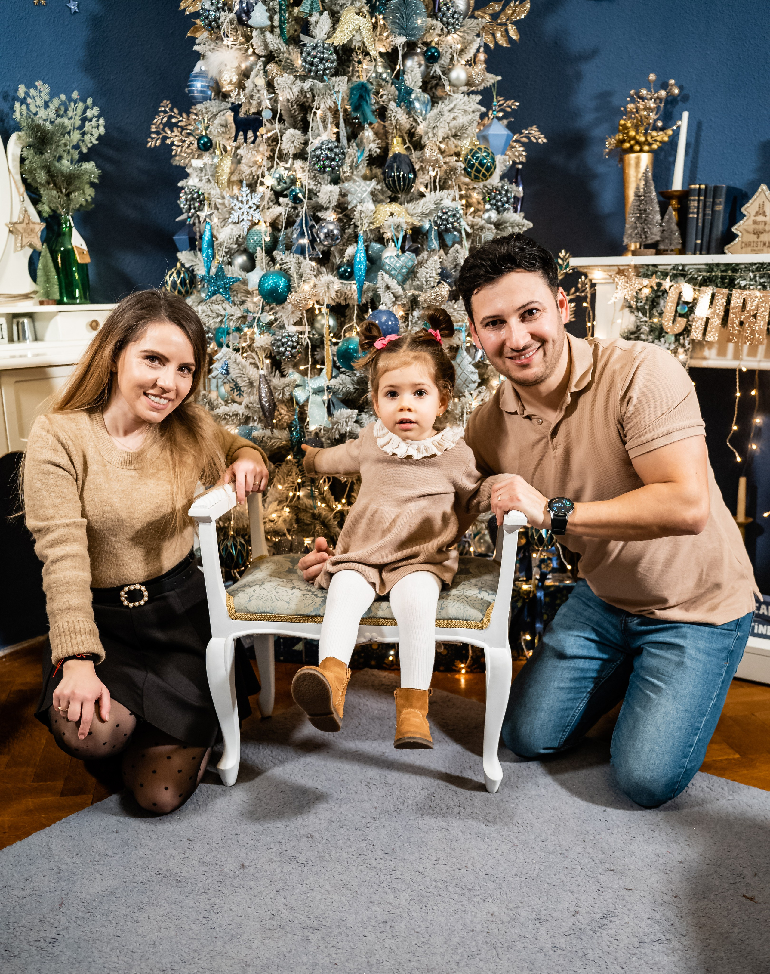 Clara and family. Acasă
