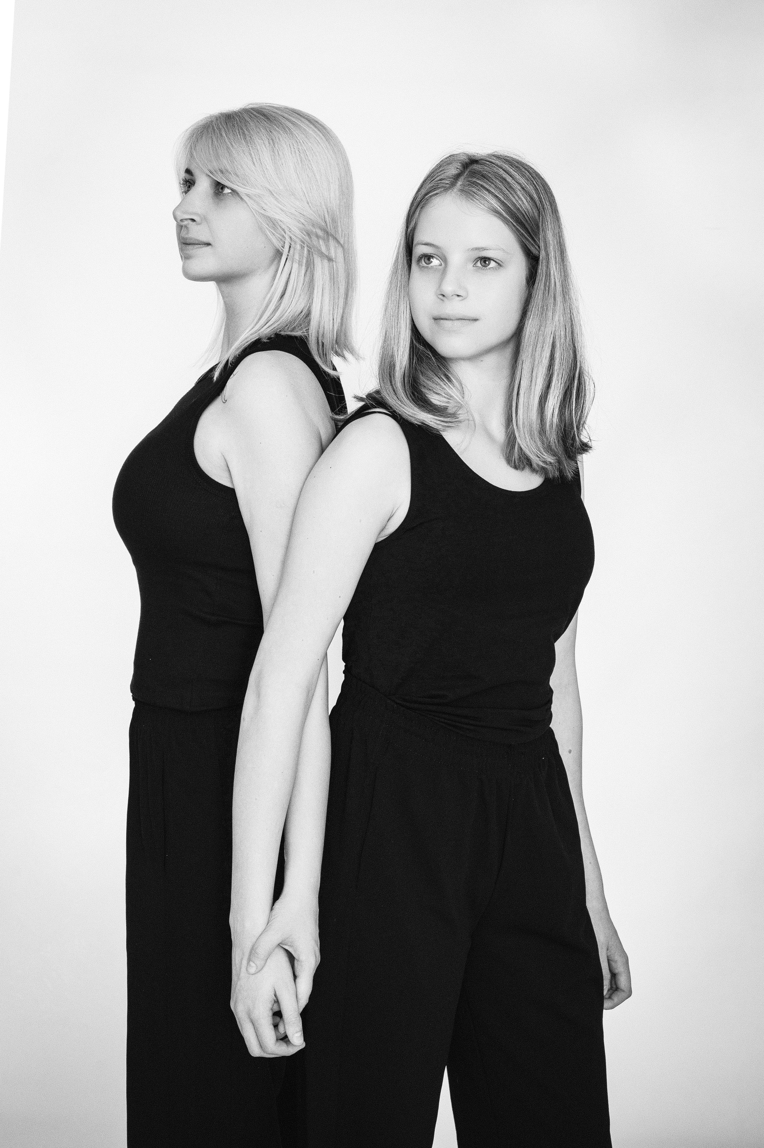 Анастасия и Каролина. Sākums