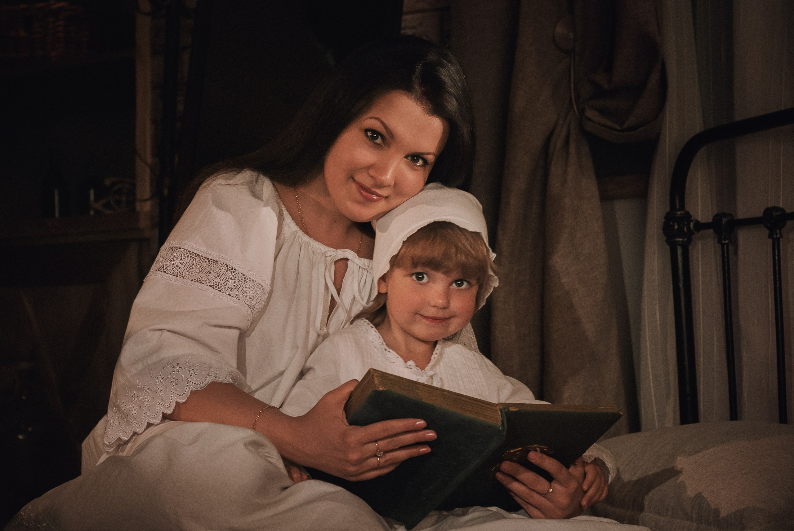 Indoor Portrait Photography in Belgrade — Artistic Photoshoots. Photographer and retoucher Elena Skullova