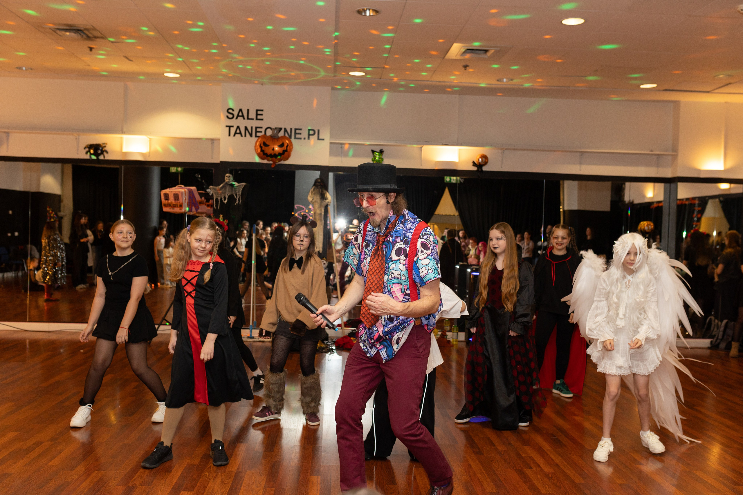 Leo dance studio Helloween 2025. Семейный и детский фотограф в Варшаве Мила Бобровская